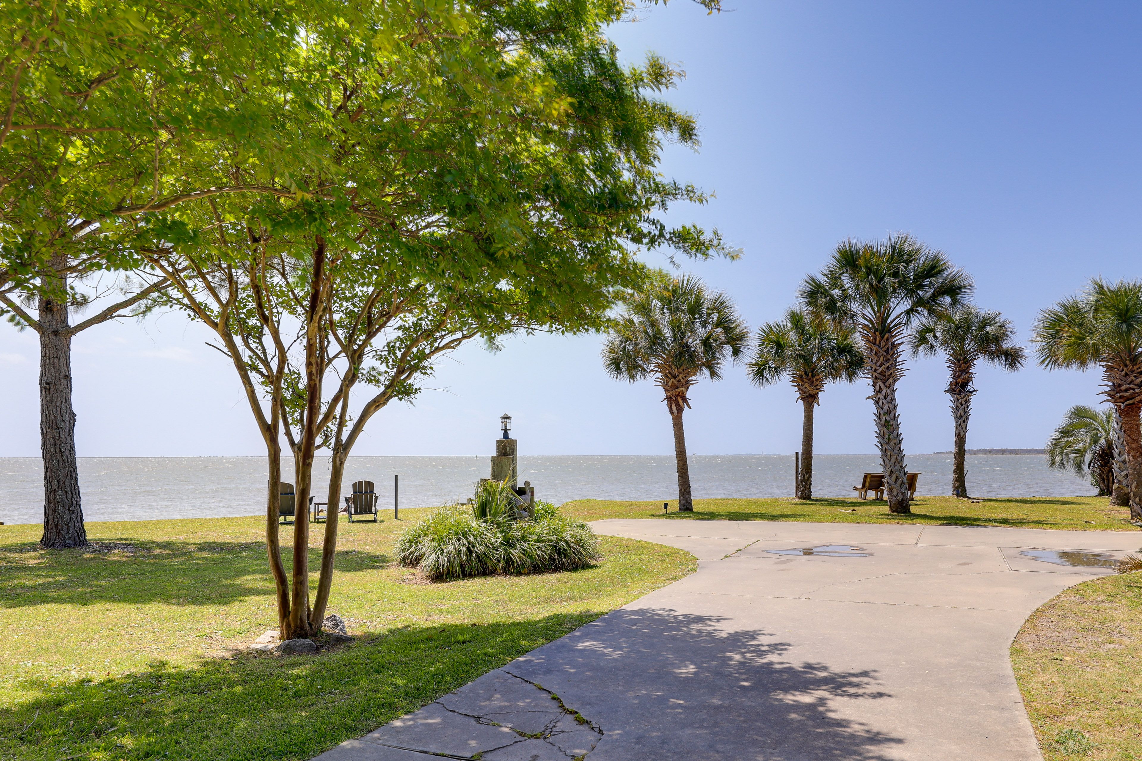 Waterfront Area (Shared) | Fire Pit
