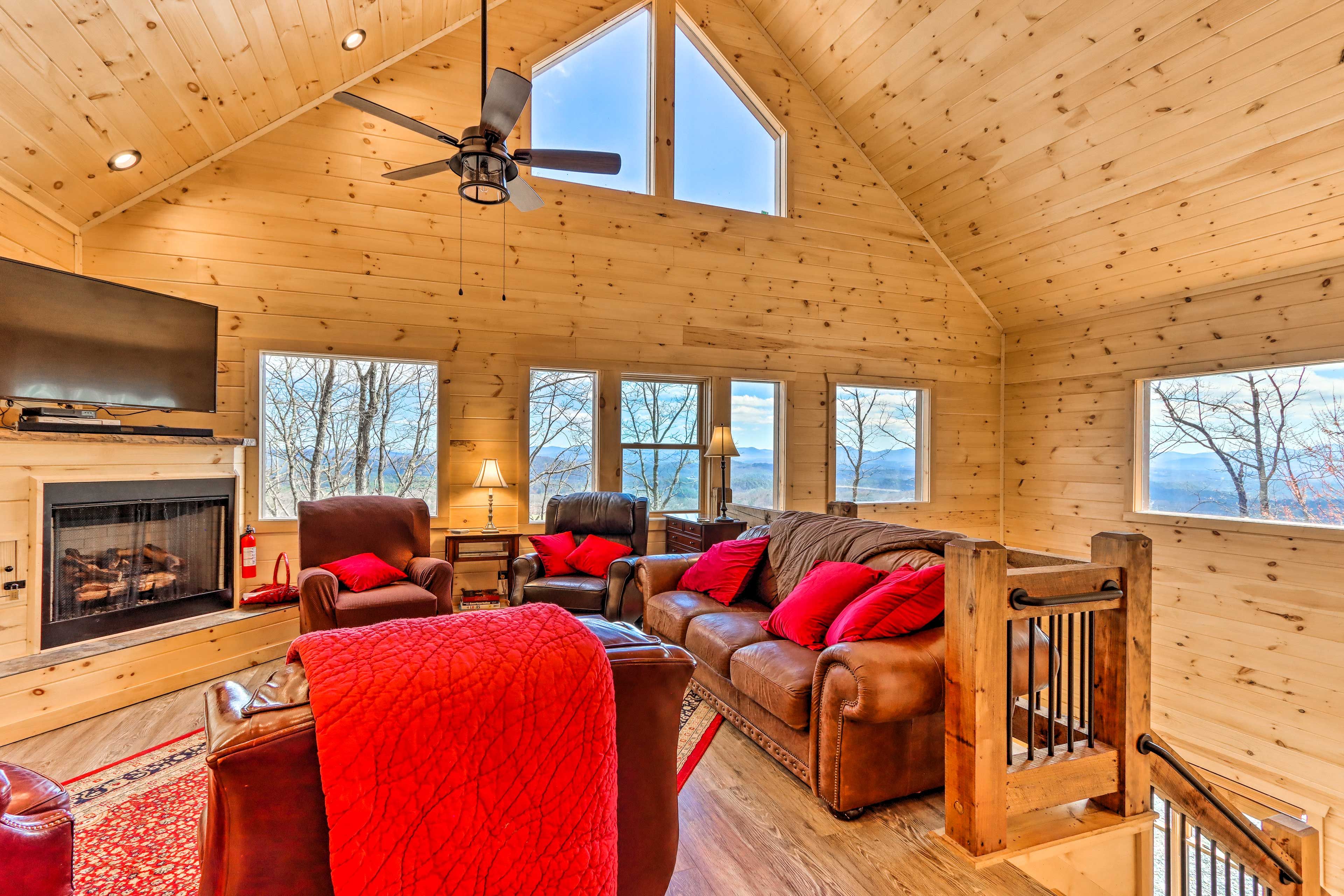 Mineral Bluff Vacation Rental | 2BR | 2BA | 1,400 Sq Ft | 2 Steps Required