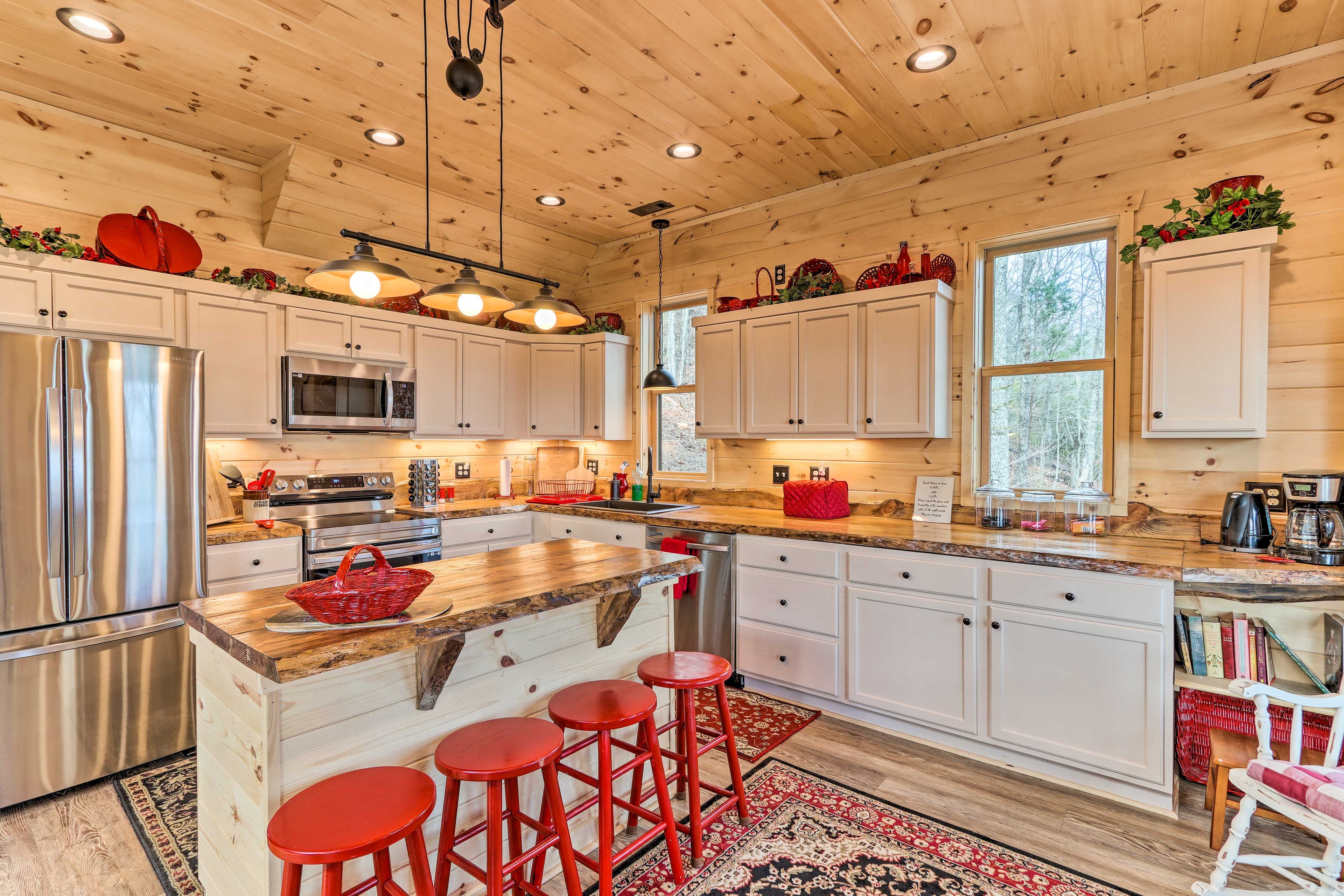 Kitchen | Cooking Basics | Spices | Paper Towels/Trash Bags Provided