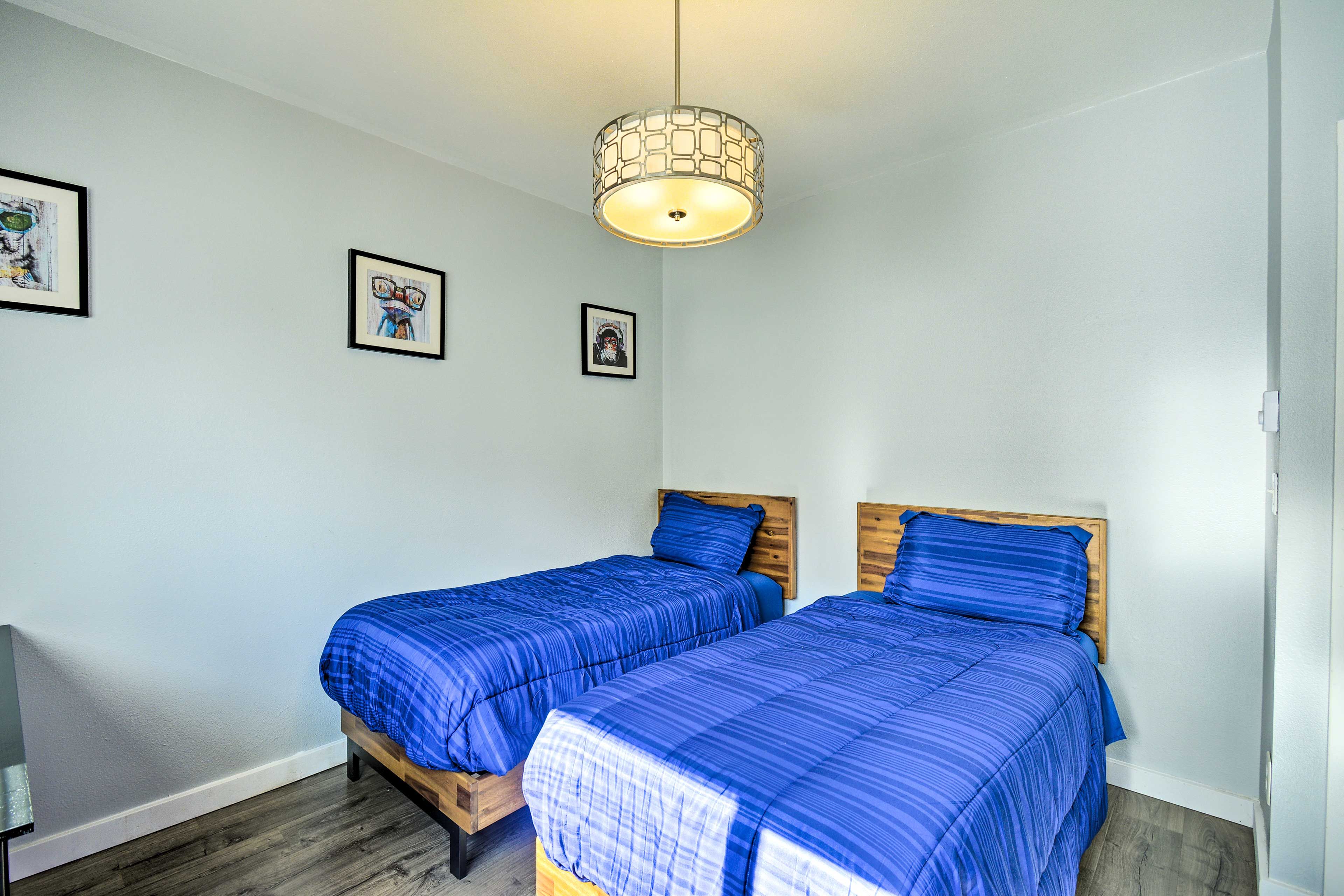 Bedroom 2 | 2 Twin Beds | Main Floor