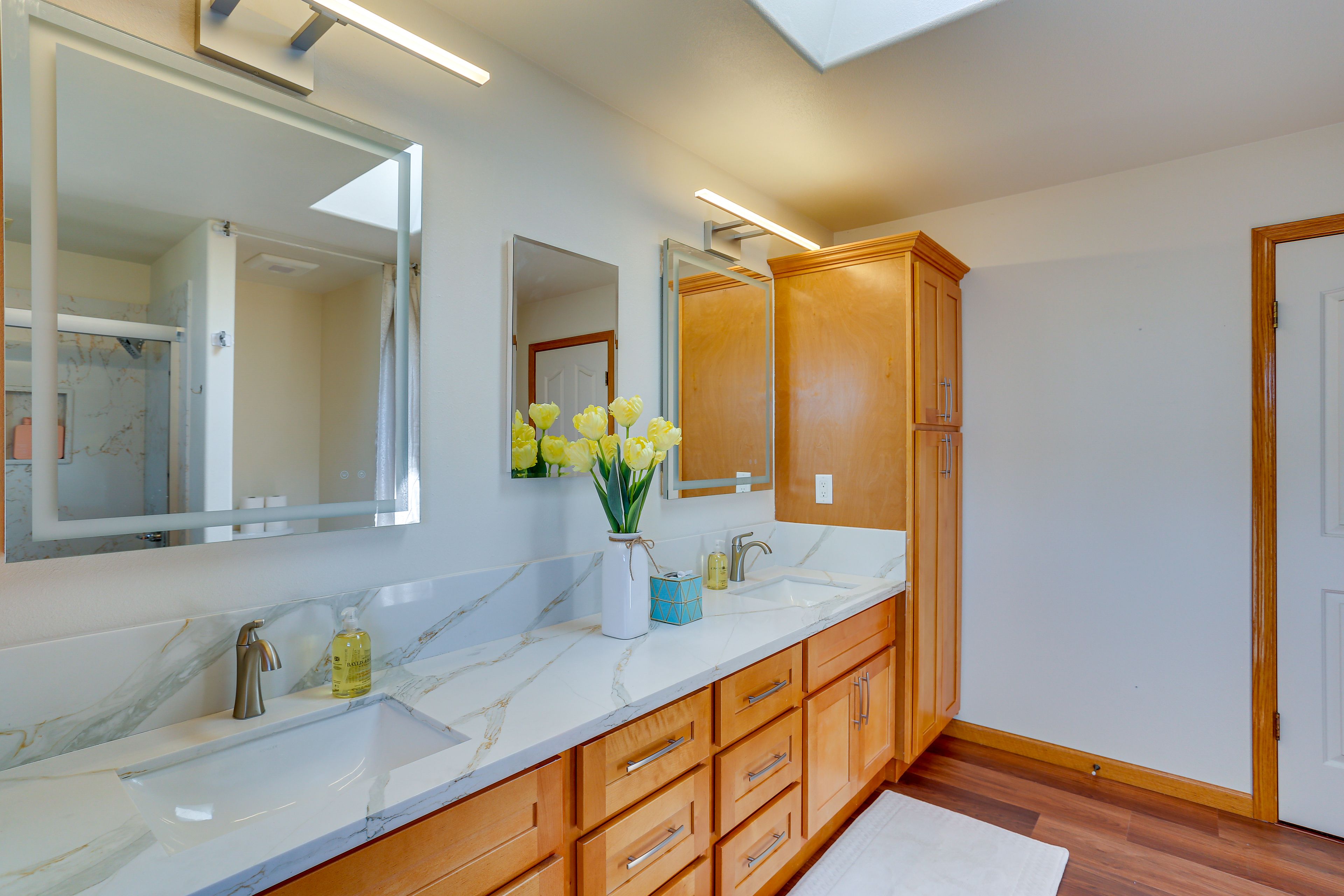 En-Suite Bathroom | Shower/Tub Combo
