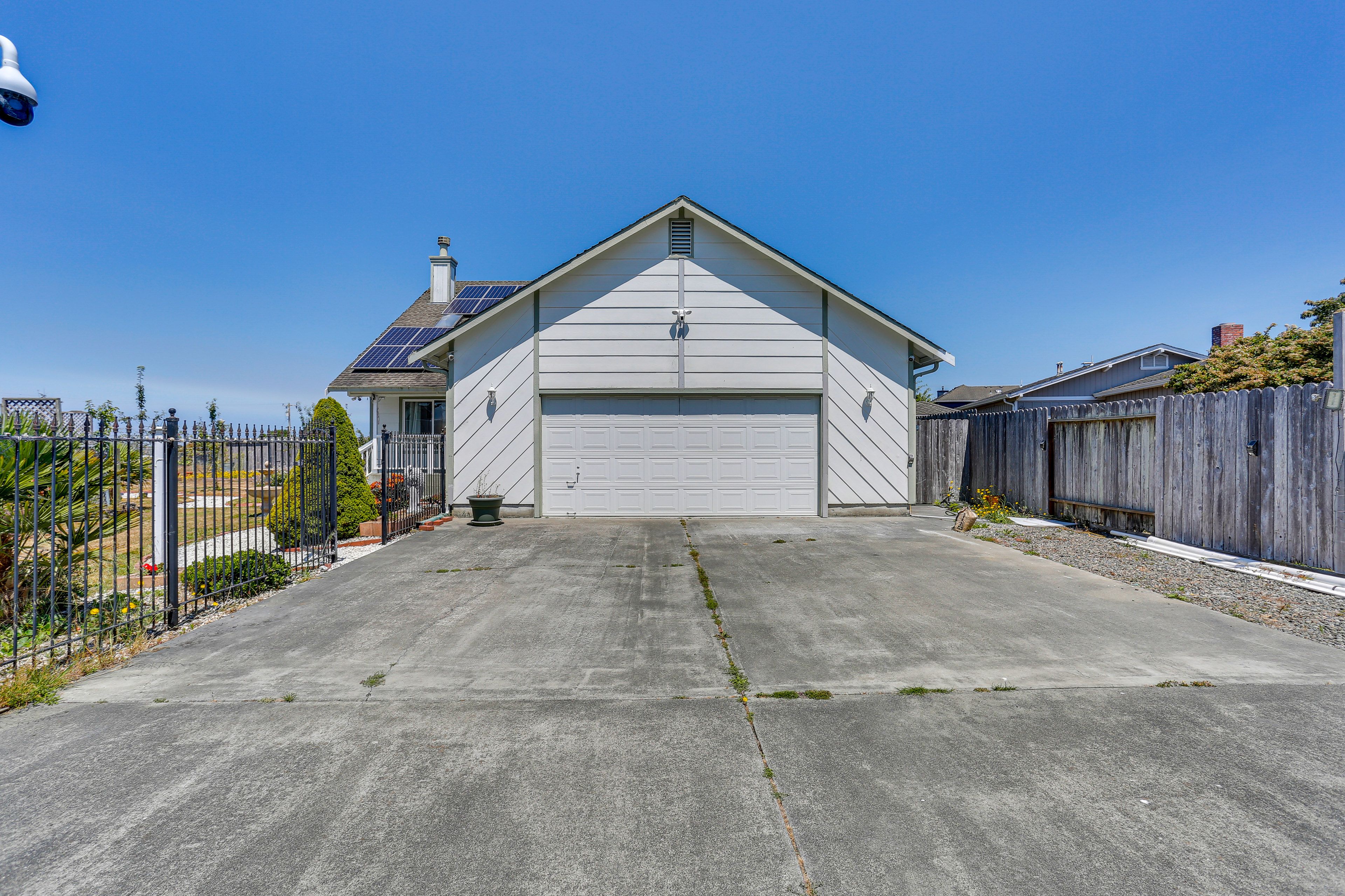 Parking | Garage (2 Vehicles) | Driveway (2 Vehicles)