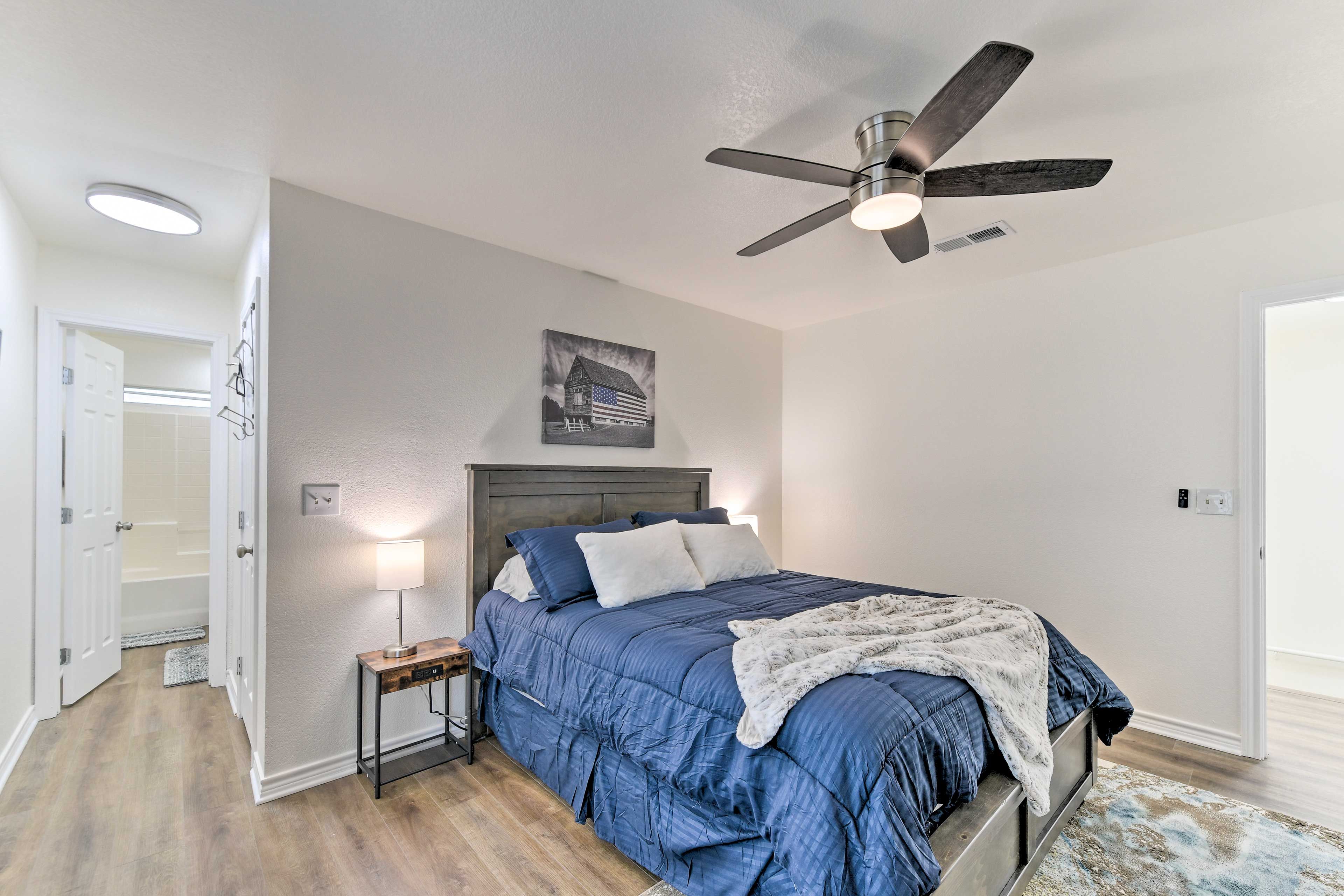 Bedroom 2 | Queen Bed | Smart TV | En-Suite Bathroom