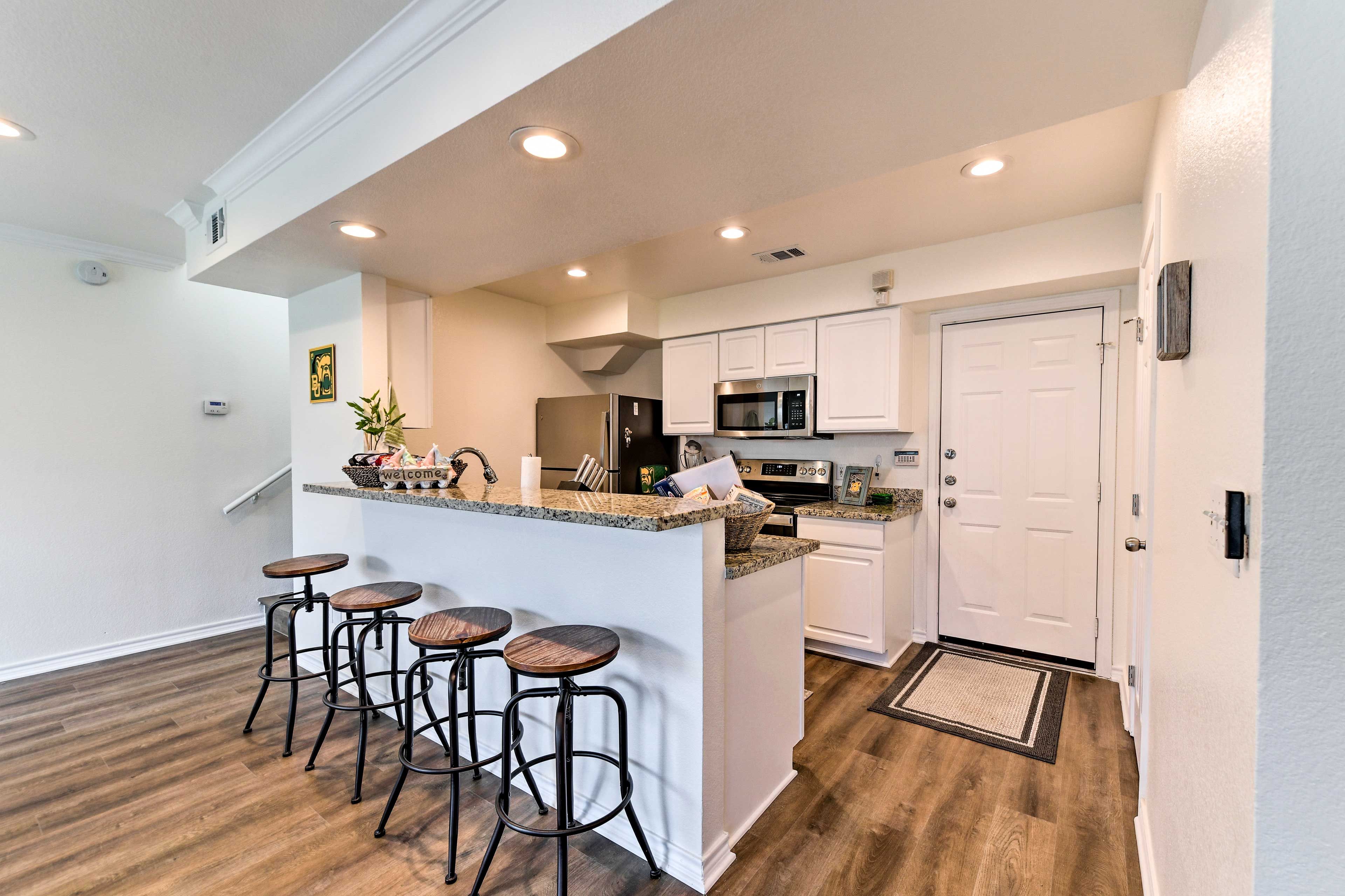Waco Vacation Rental | 3BR | 3.5BA | 1,350 Sq Ft | Stairs Required