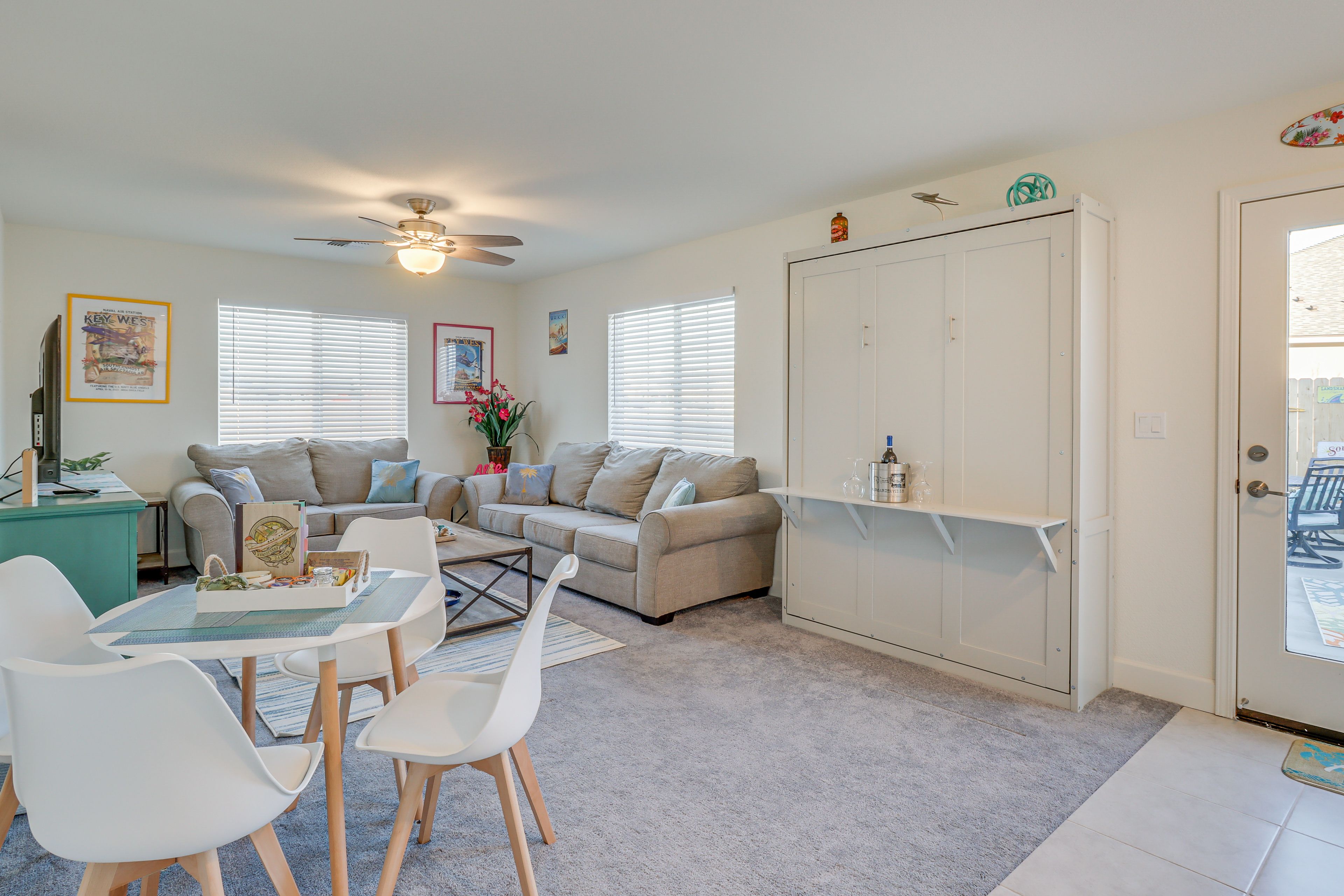Dining Area | Dishware/Flatware Provided