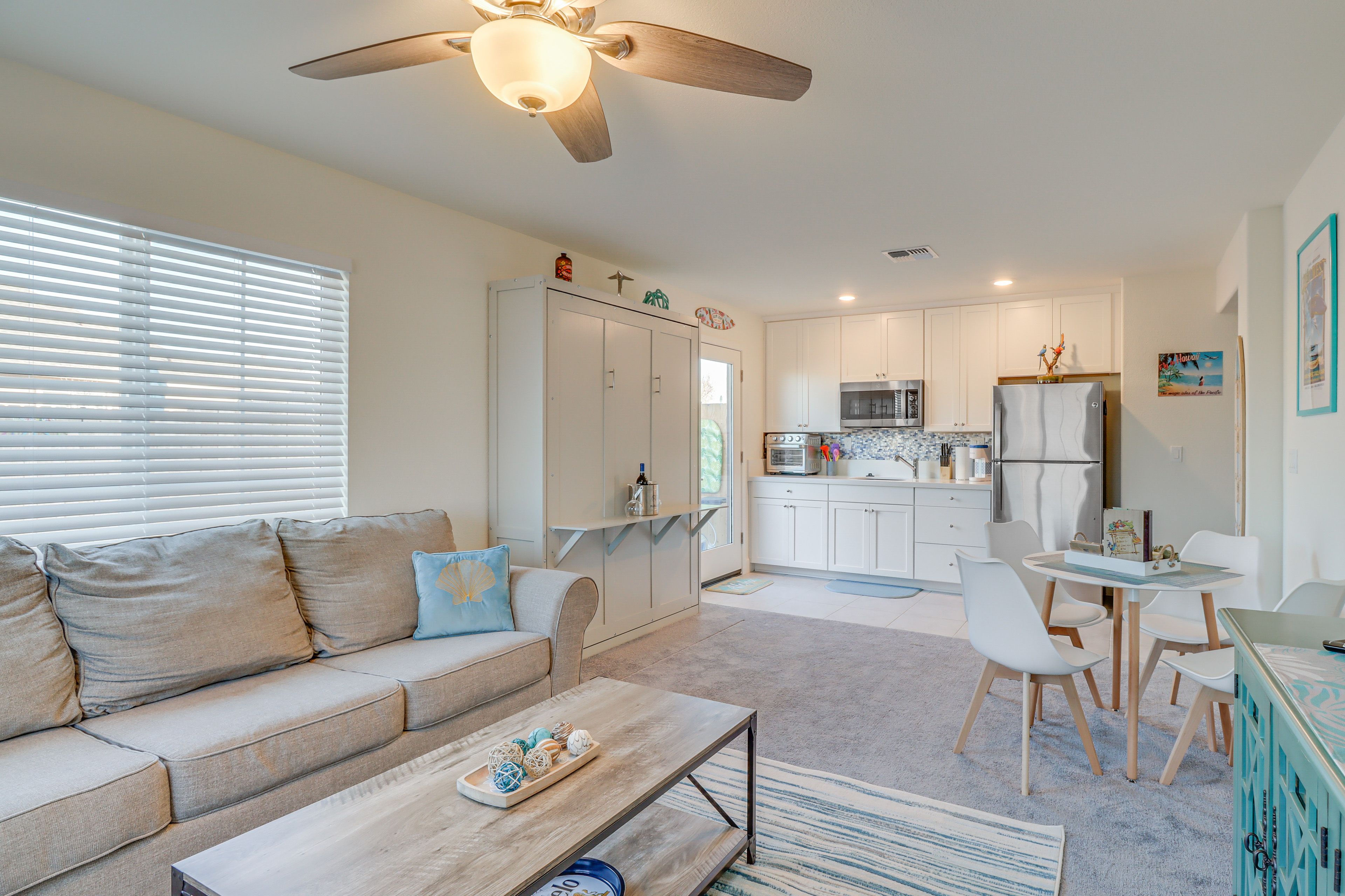 Kitchenette | Cooking Basics | Coffee Maker | Paper Towels/Trash Bags Provided