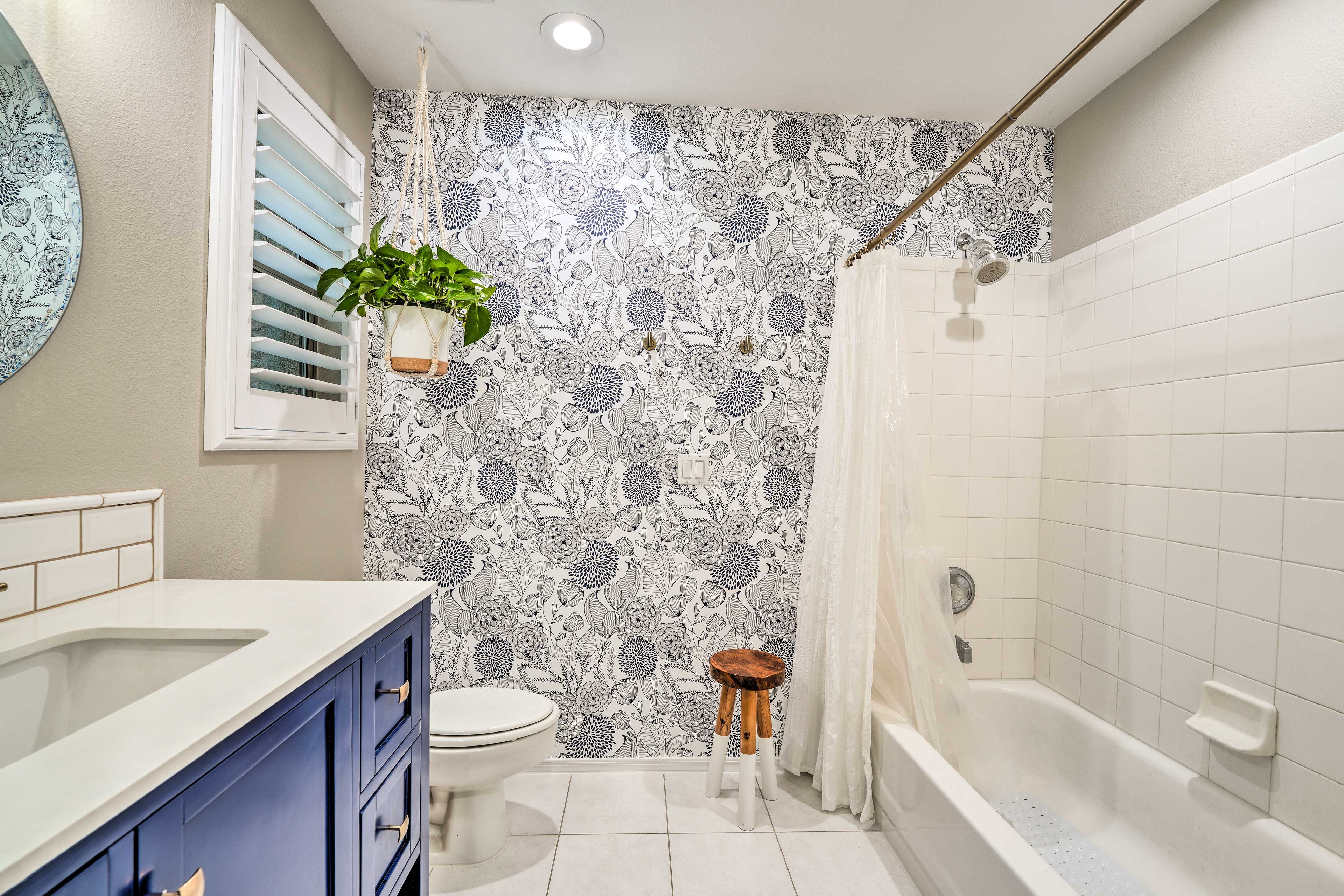 Full Bathroom | Shower/Tub Combo | Hair Dryer