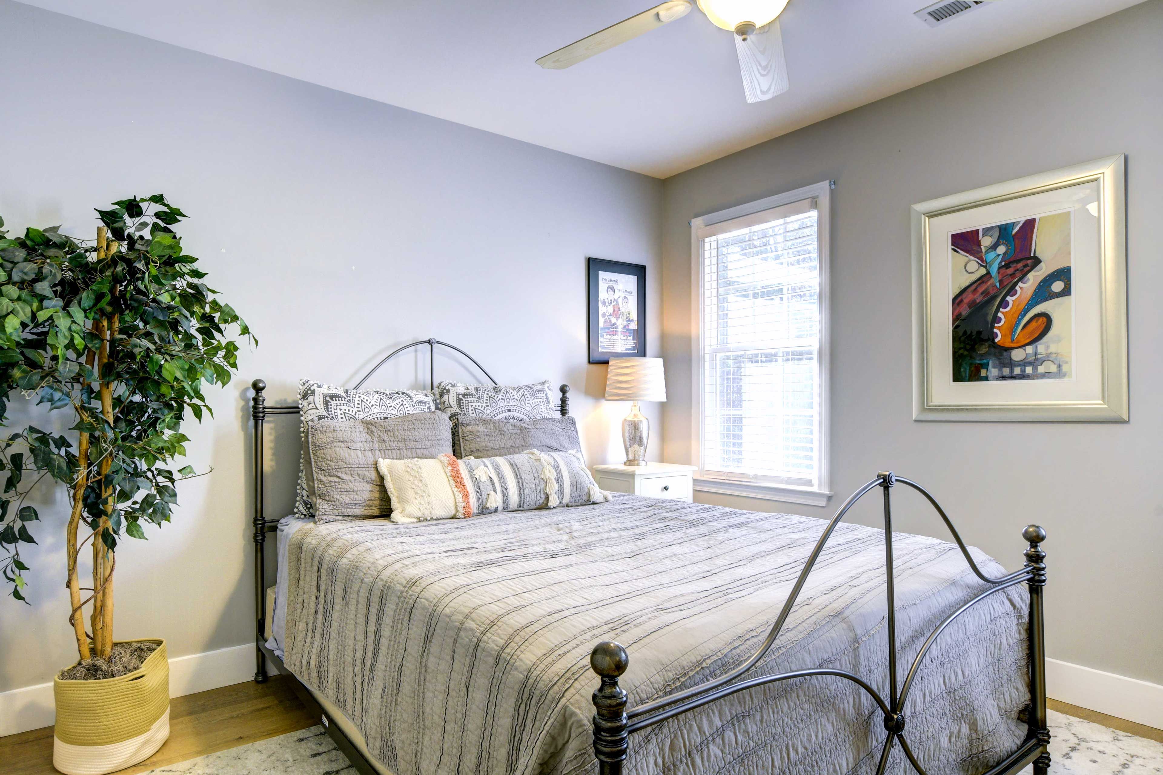 Bedroom 2 | Queen Bed