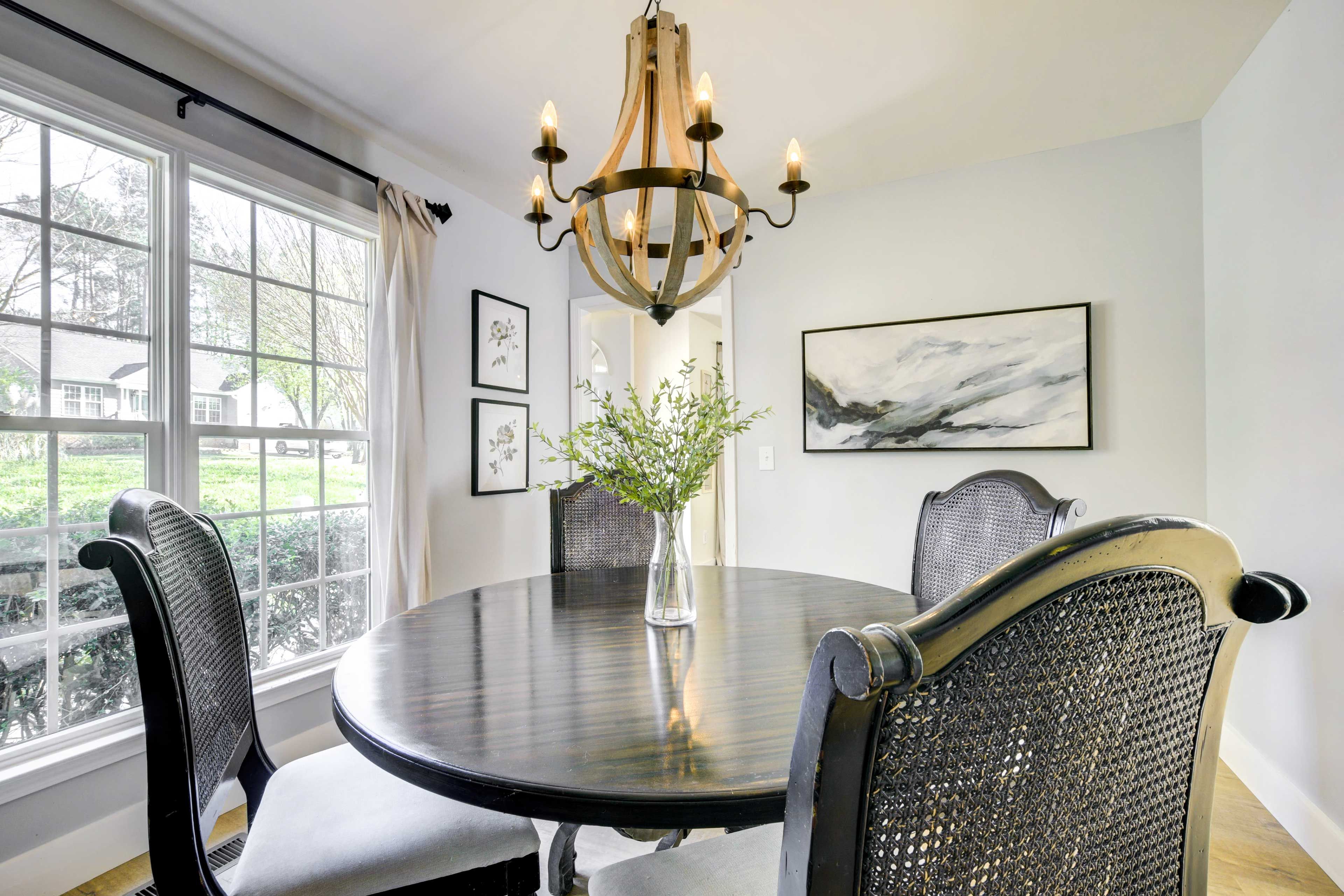Dining Room | Dishware/Flatware Provided