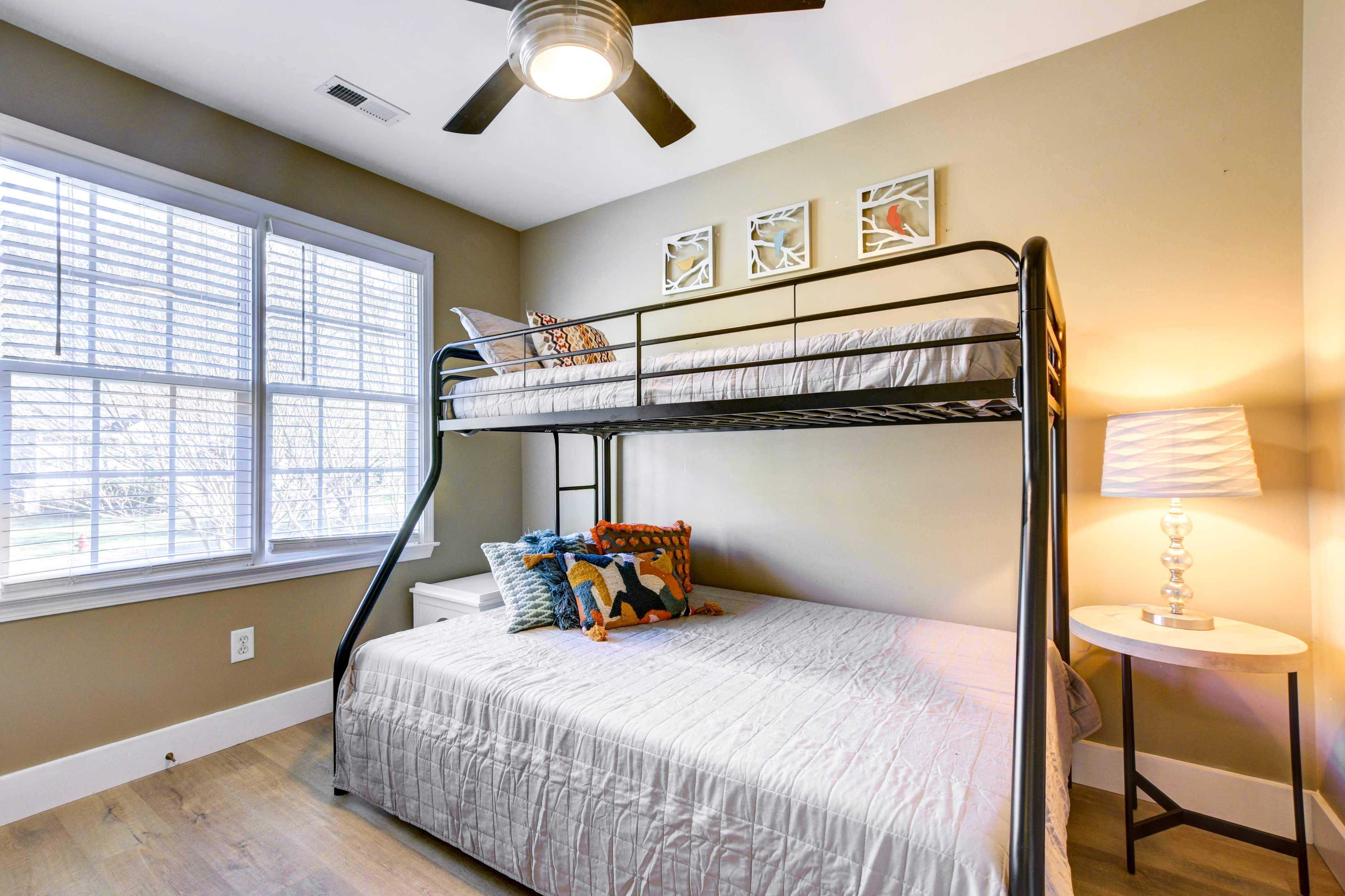 Bedroom 3 | Twin/Full Bunk Bed