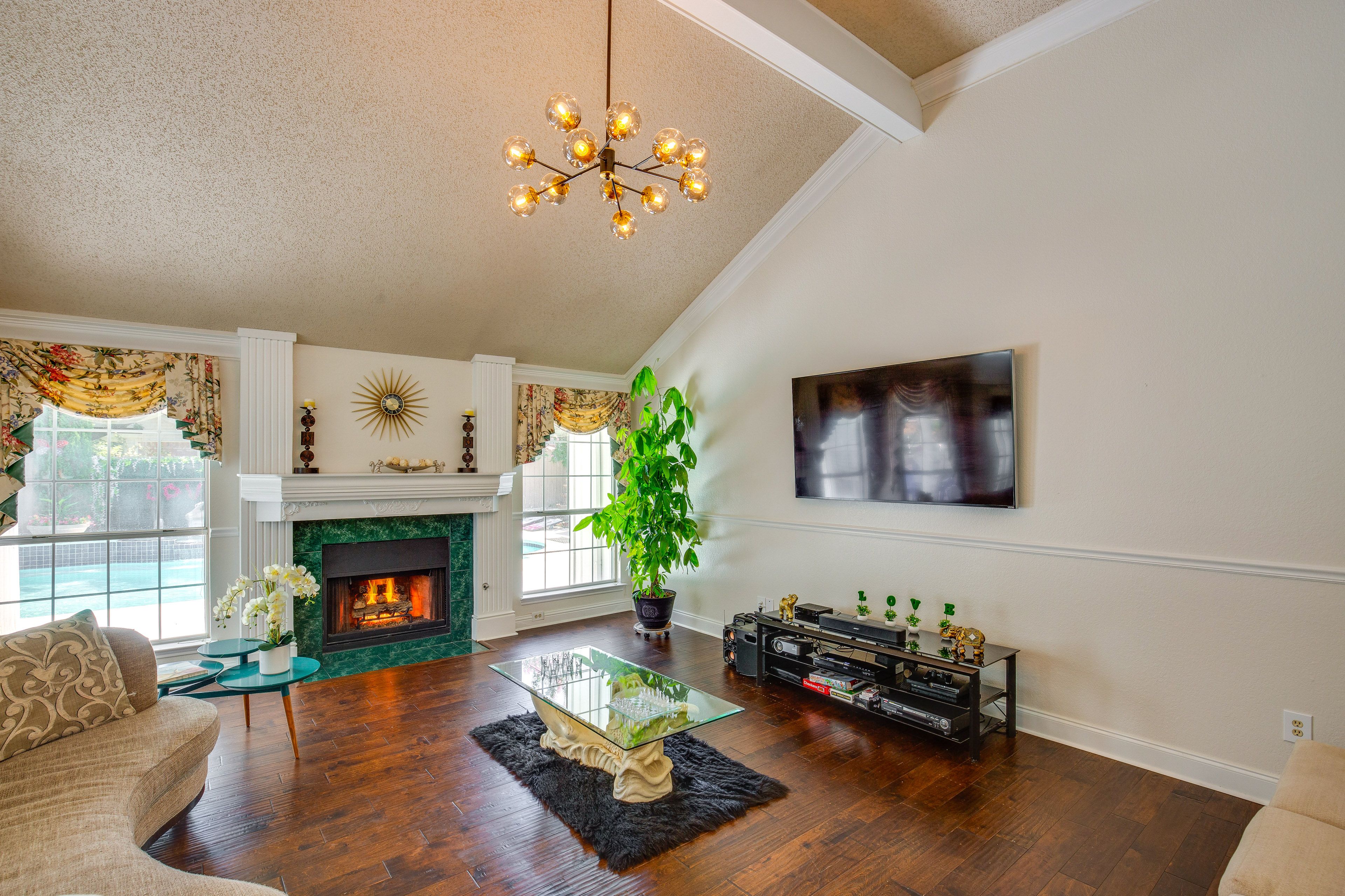 Living Room | Central Heating & A/C | Self Check-In