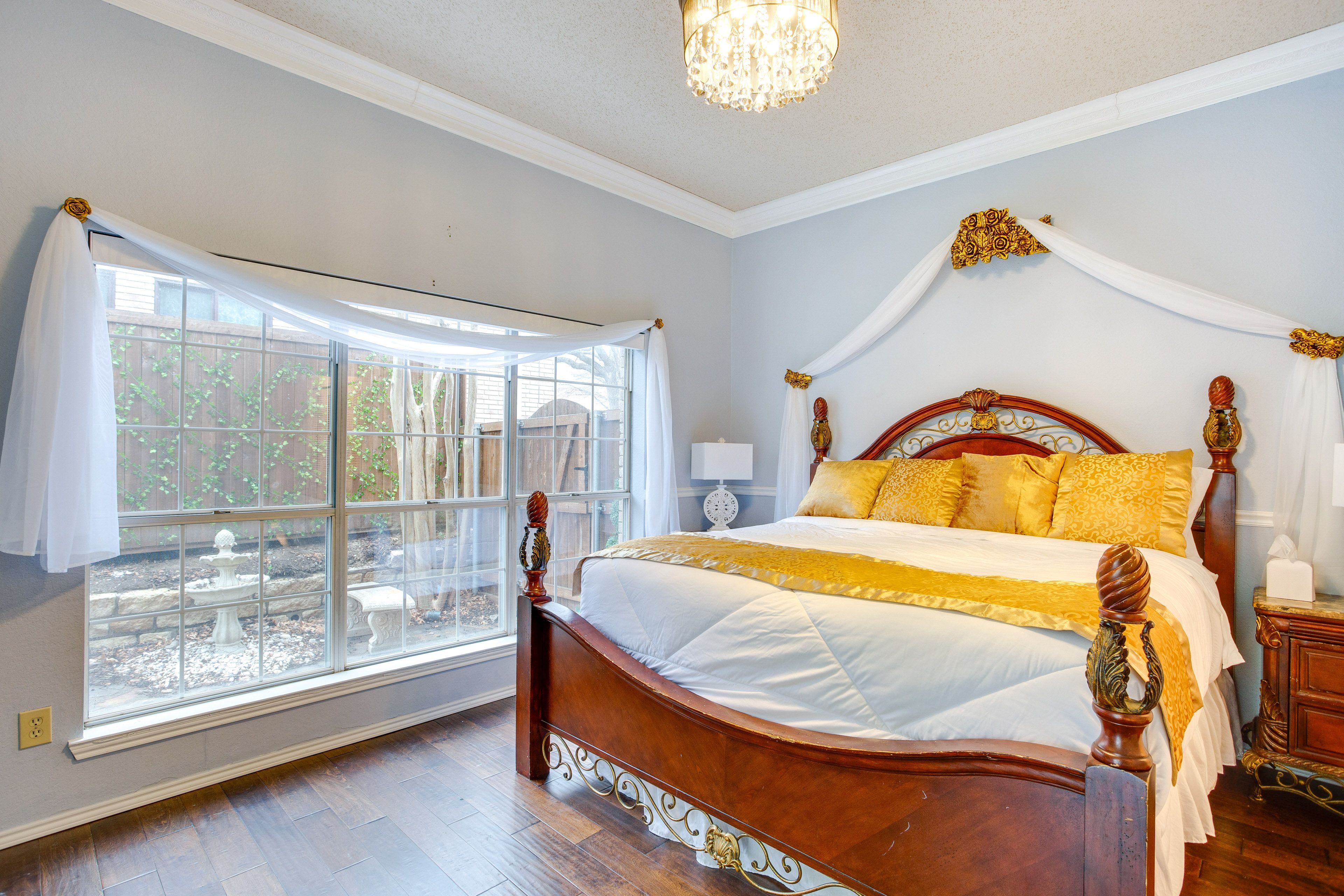 Bedroom 1 | King Bed | Smart TV | Linens Provided | Smart Home Custom Blinds