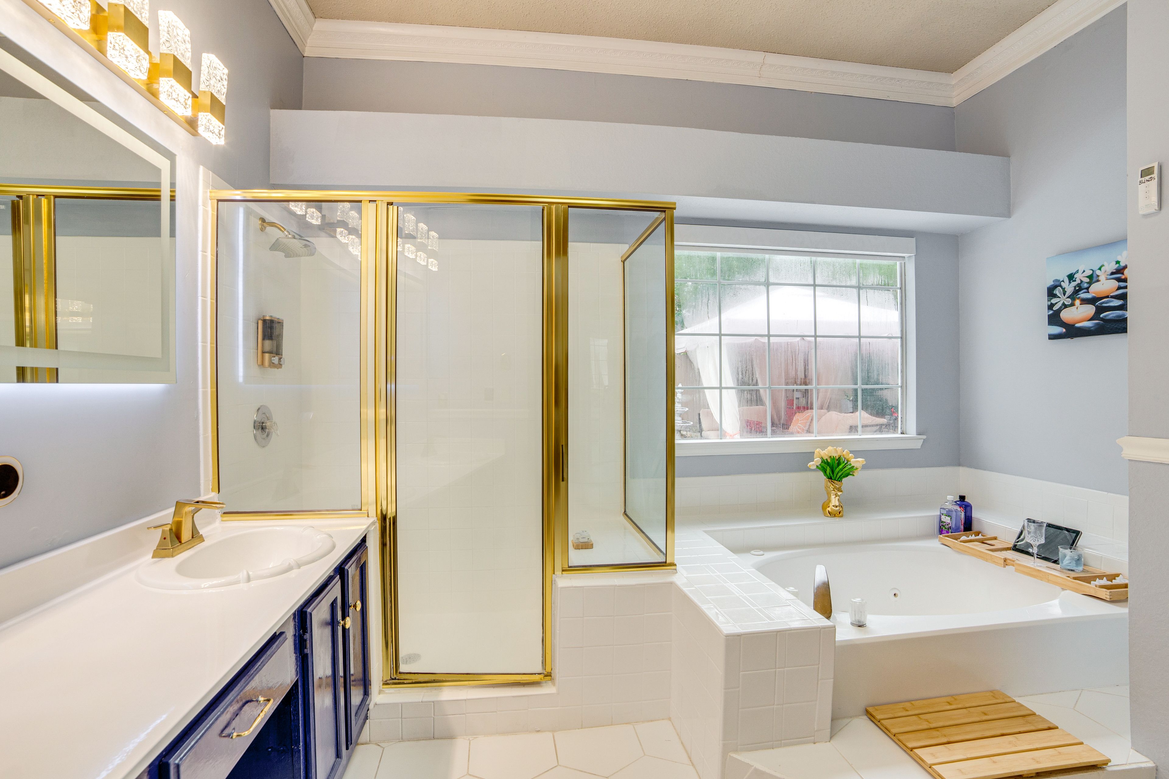 Walk-in Shower w/ Temperature Display & Color-Changing Shower Head