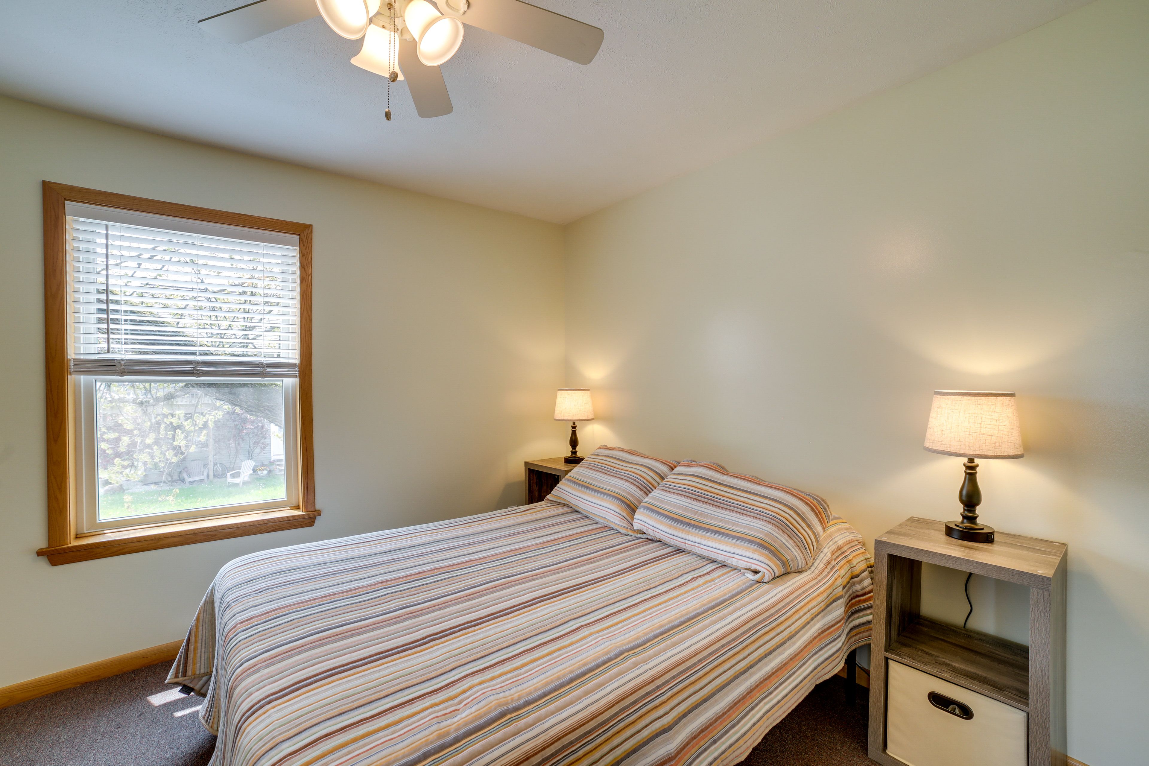 Bedroom 2 | Queen Bed