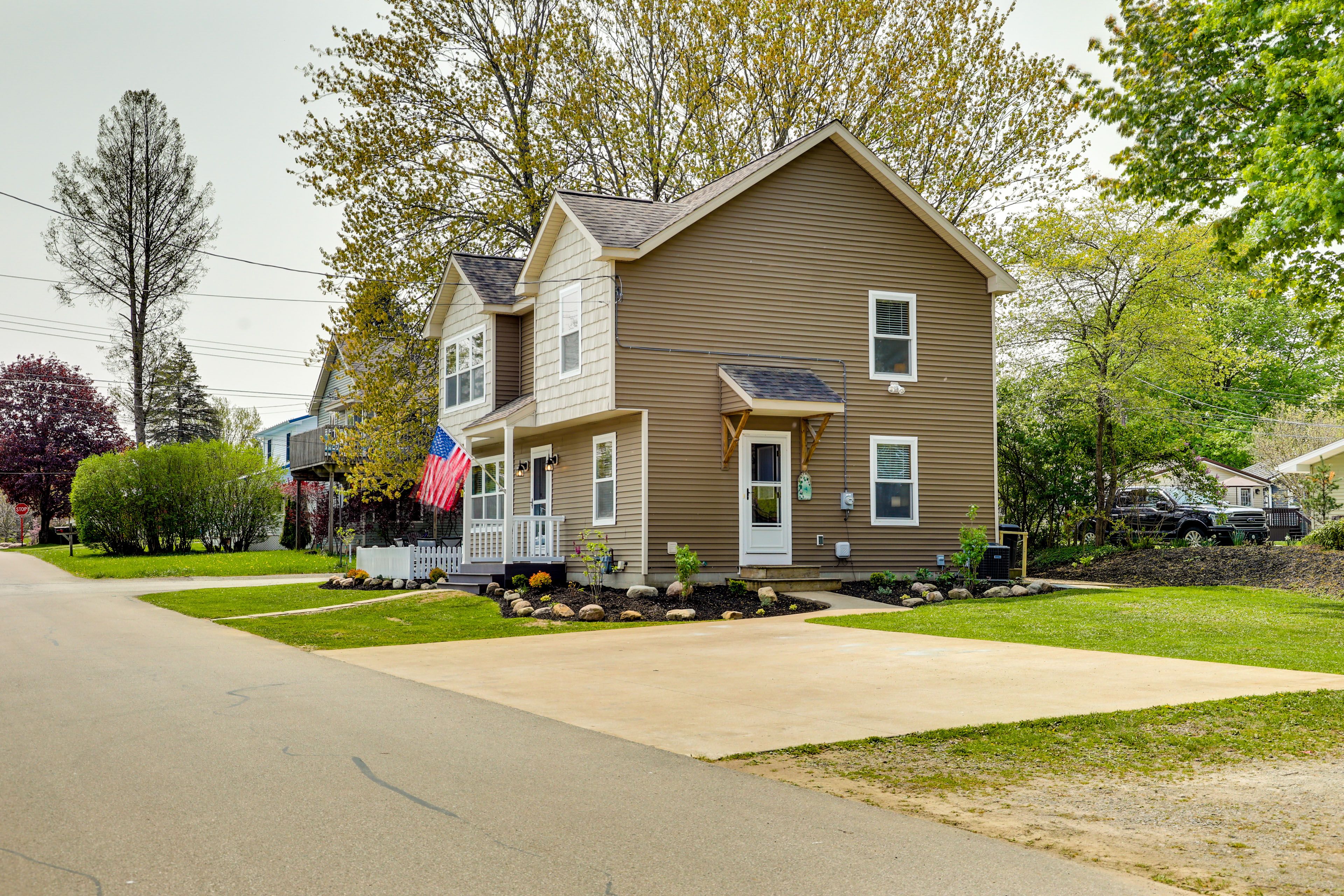 Parking | Driveway (4 Vehicles)