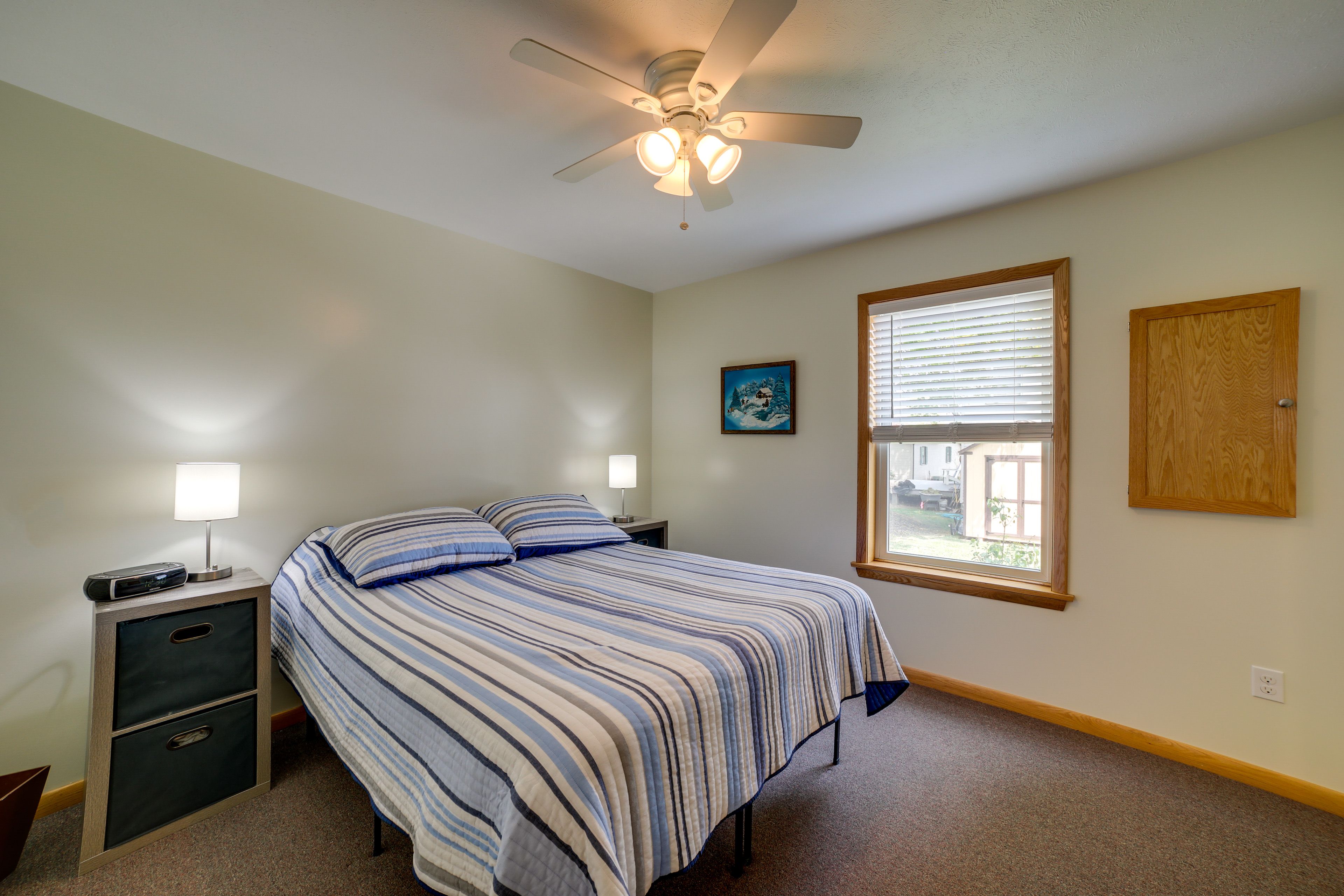 Bedroom 1 | Queen Bed