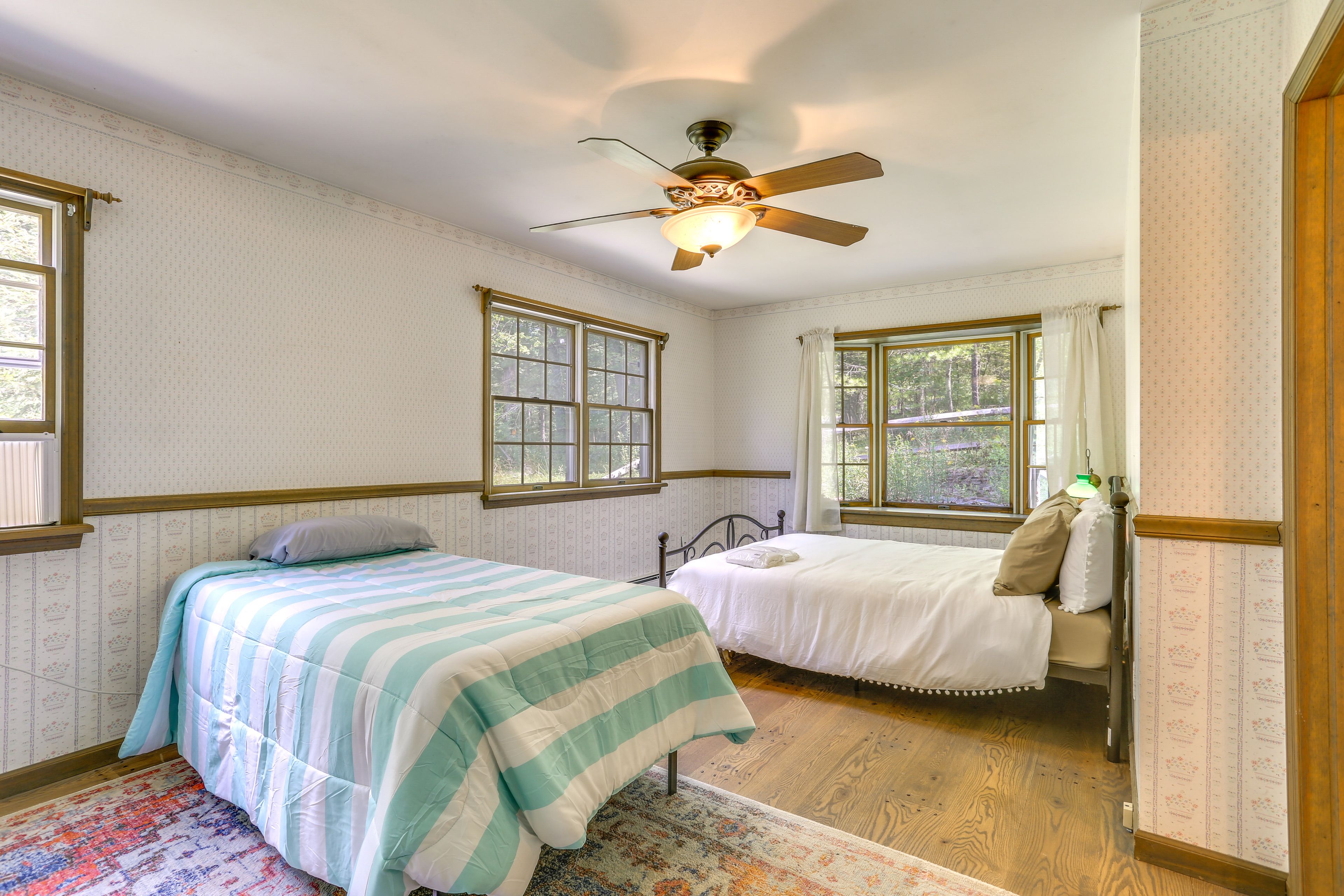 Bedroom 2 | Queen Bed | Twin Bed