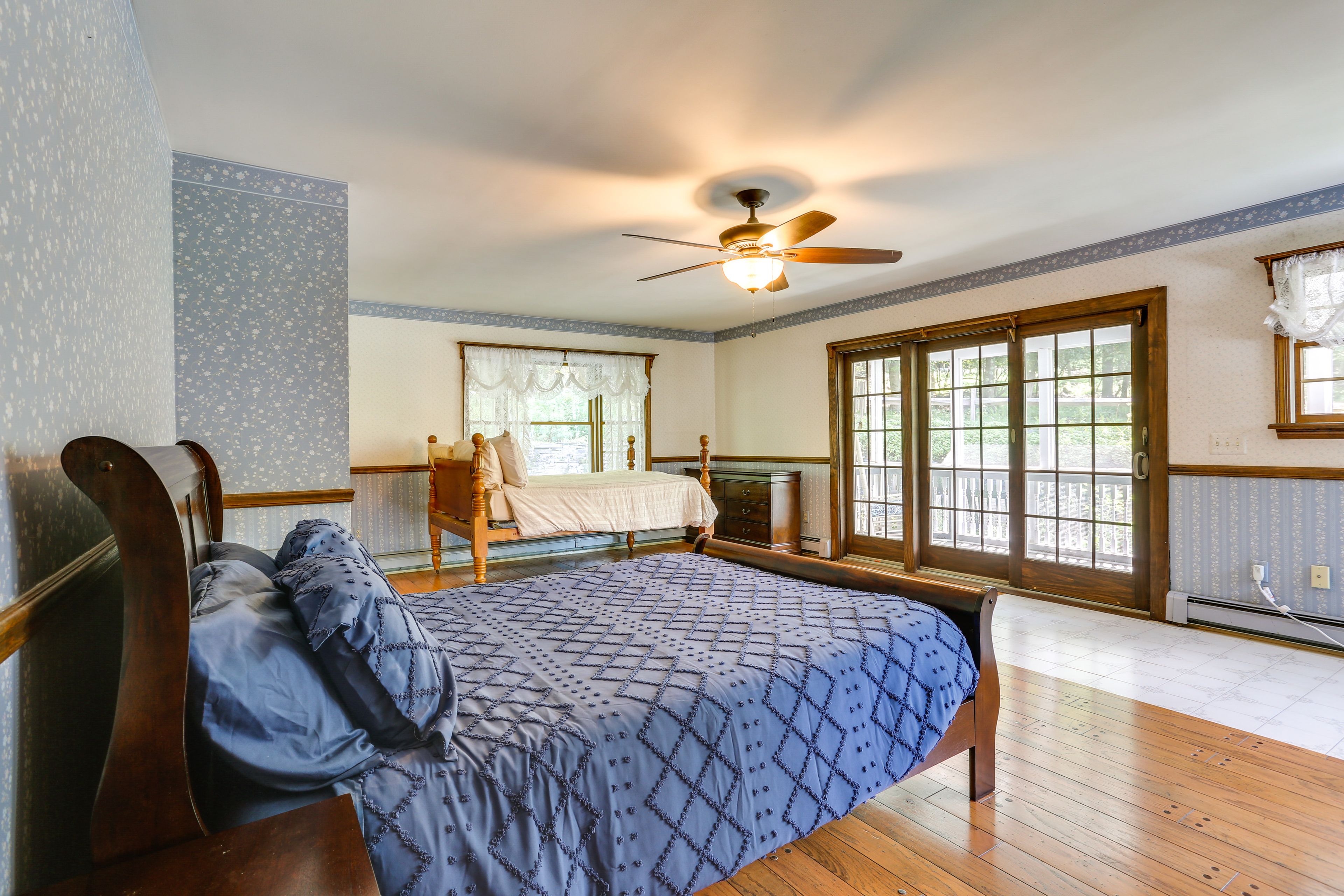 Bedroom 1 | Queen Bed | Full Bed | Linens Provided