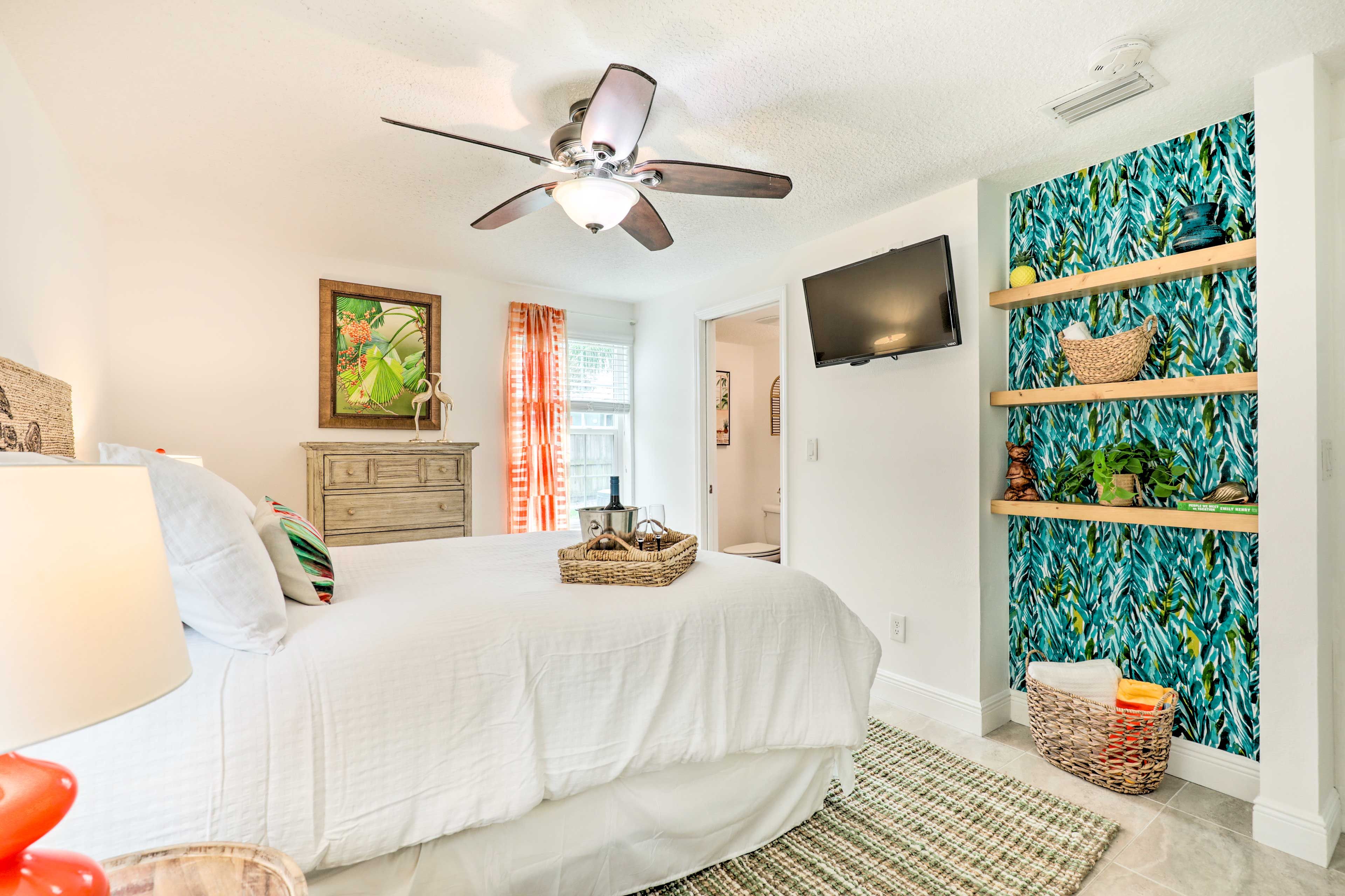 Bedroom 1 | Queen Bed