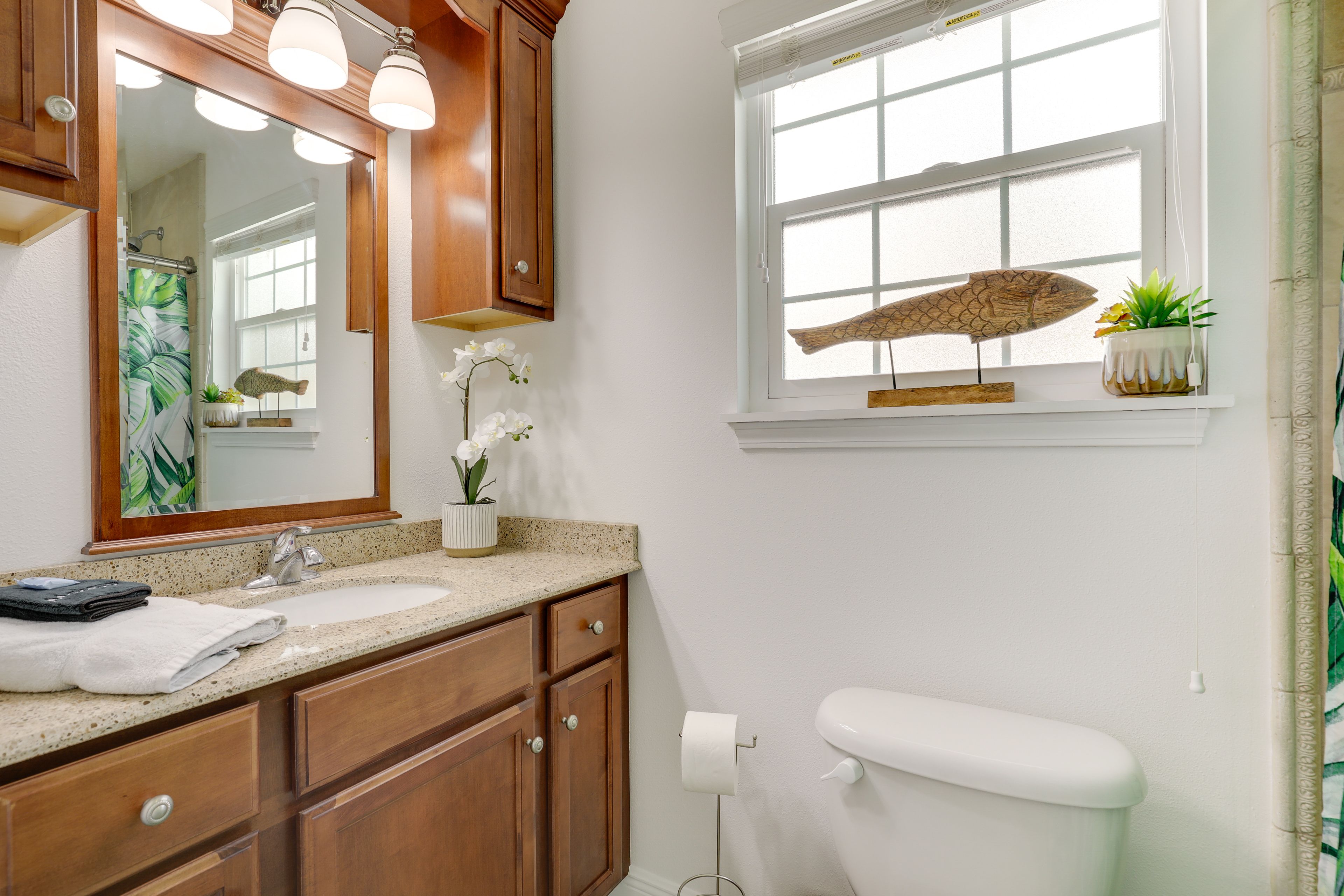 Full Bathroom | Hair Dryer | Jetted Tub