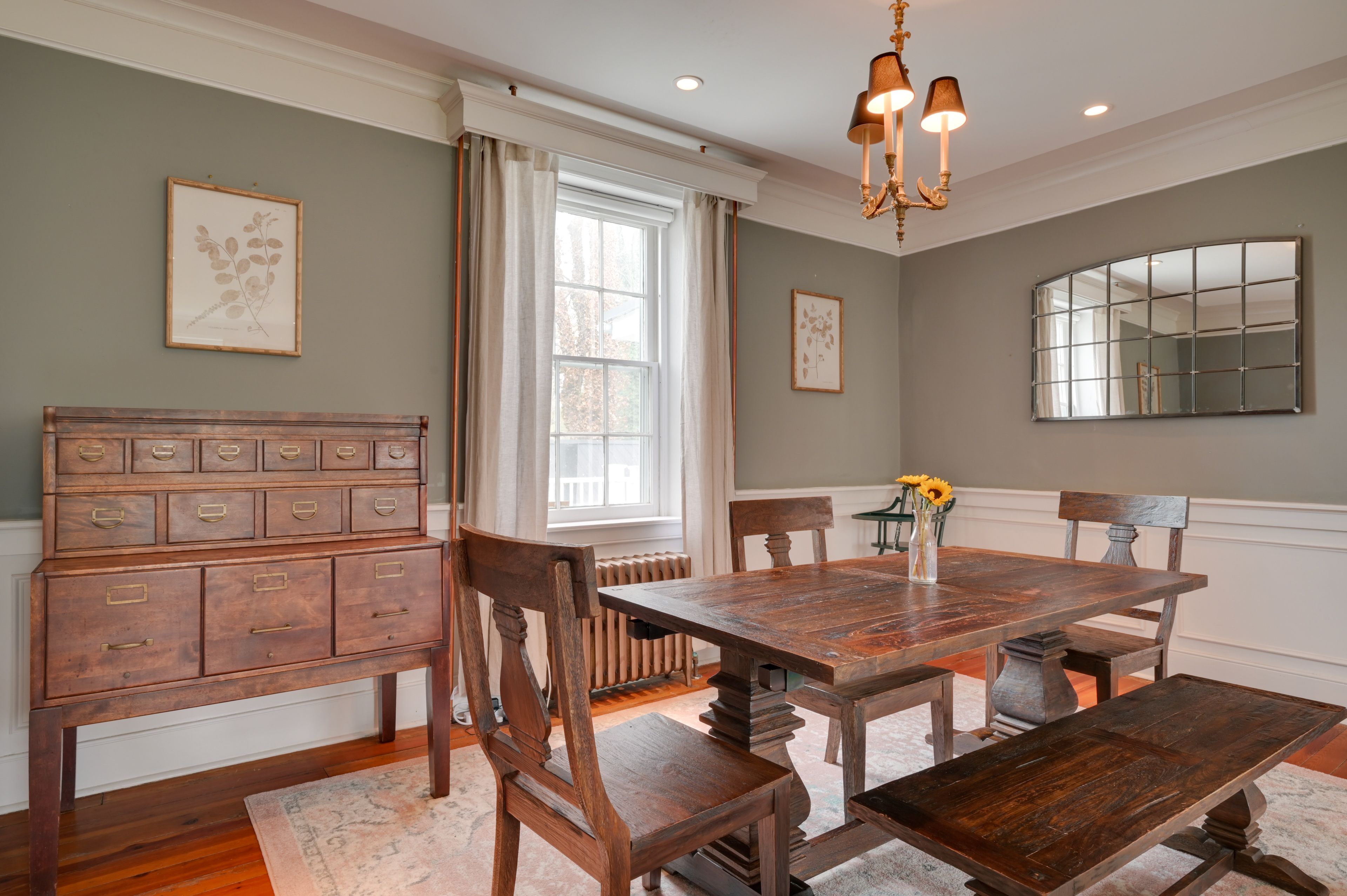 Dining Area | Dishware/Flatware Provided