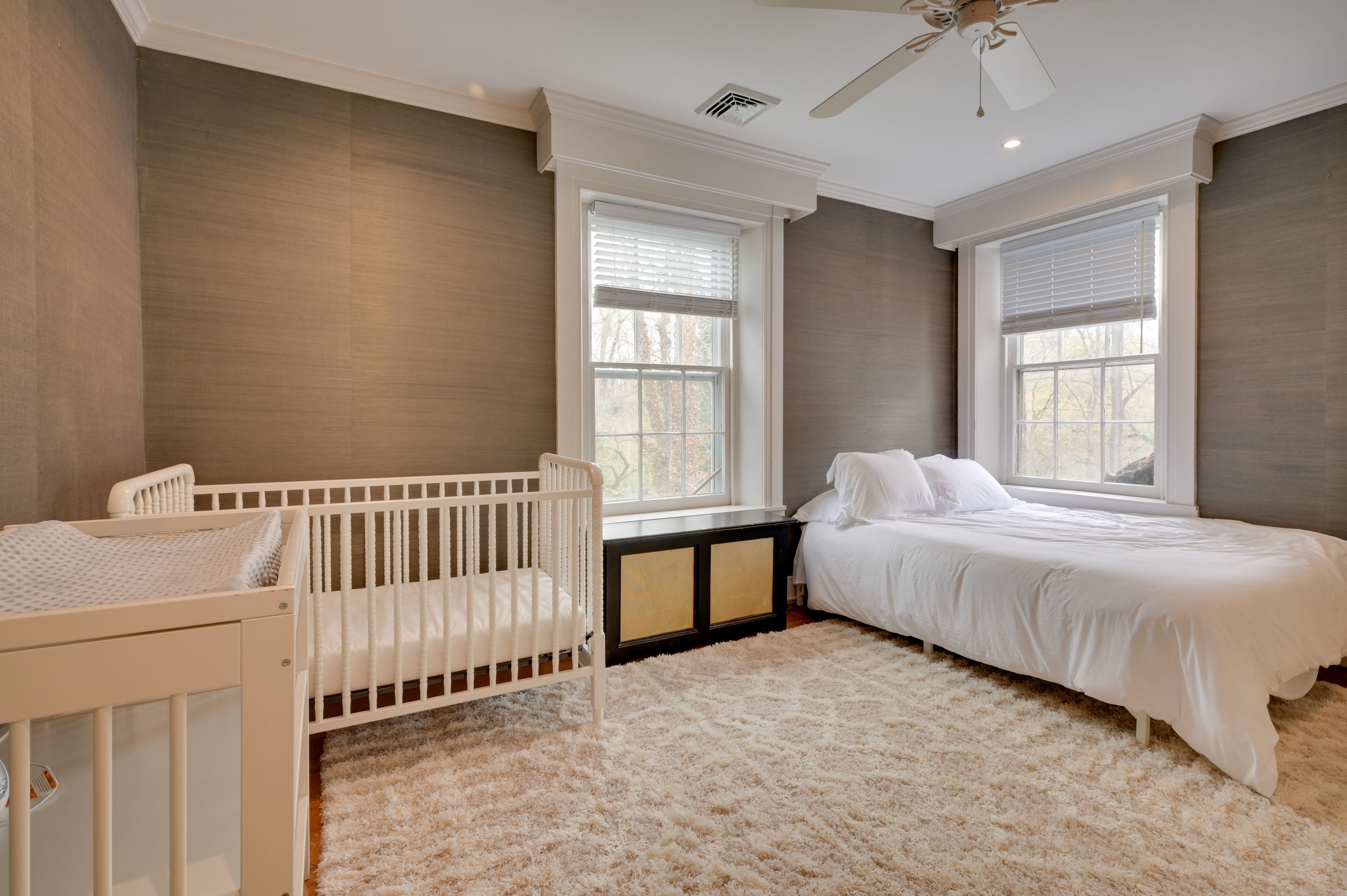 Bedroom 3 | Queen Bed | Crib