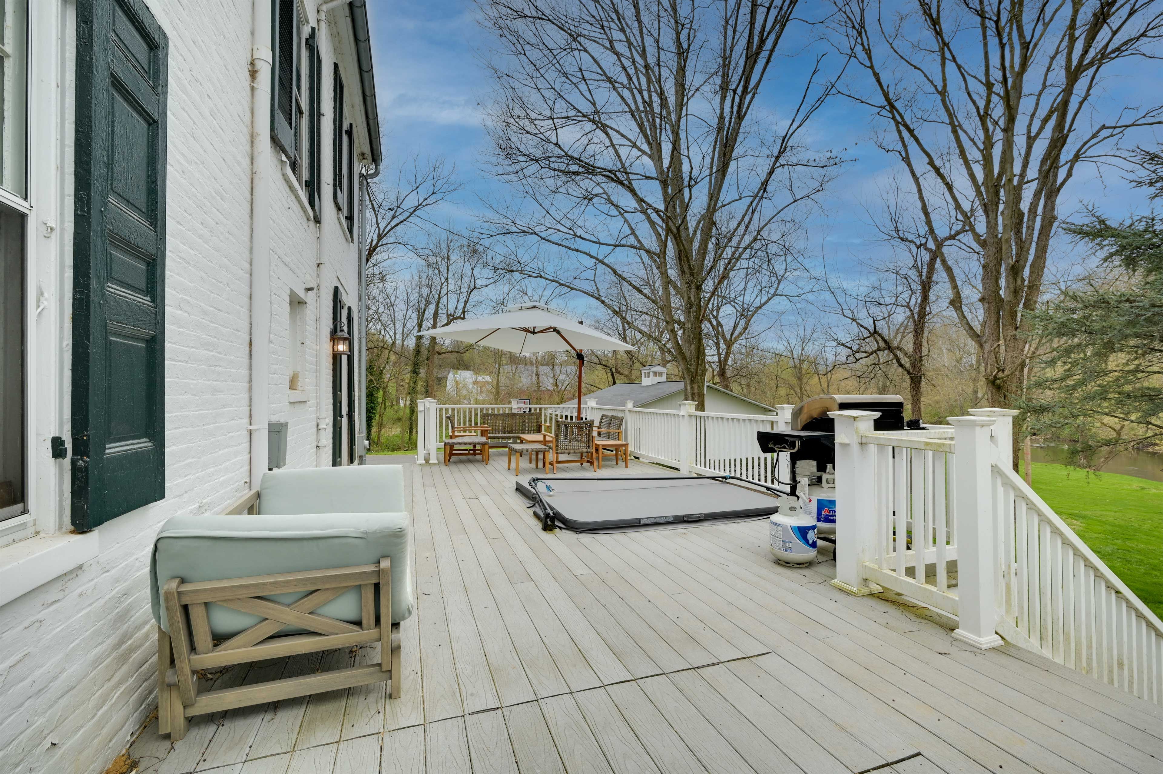 Furnished Deck | Gas Grill