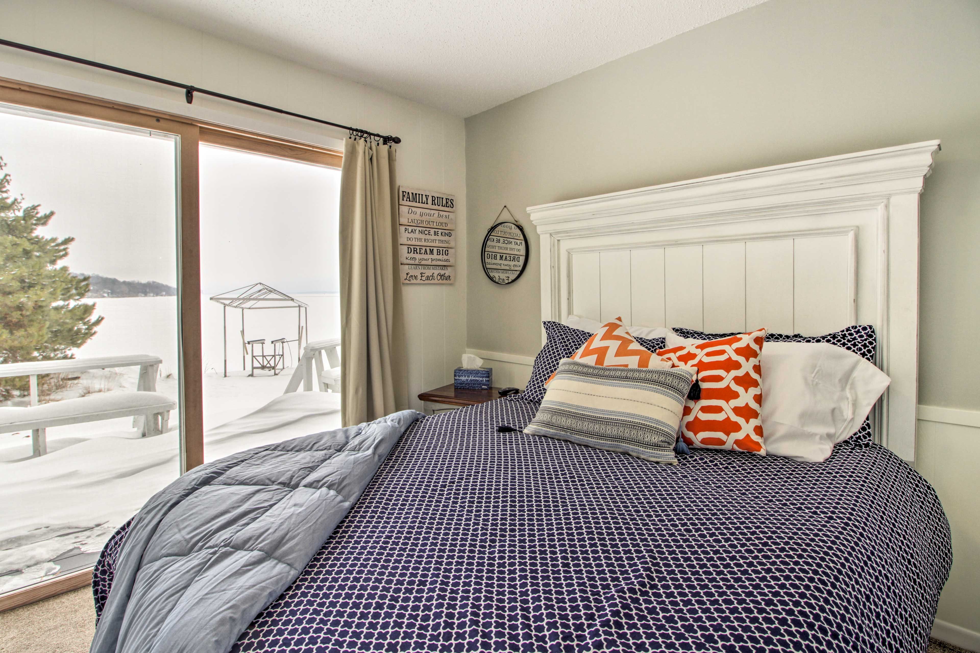 Bedroom 4 | Queen Bed