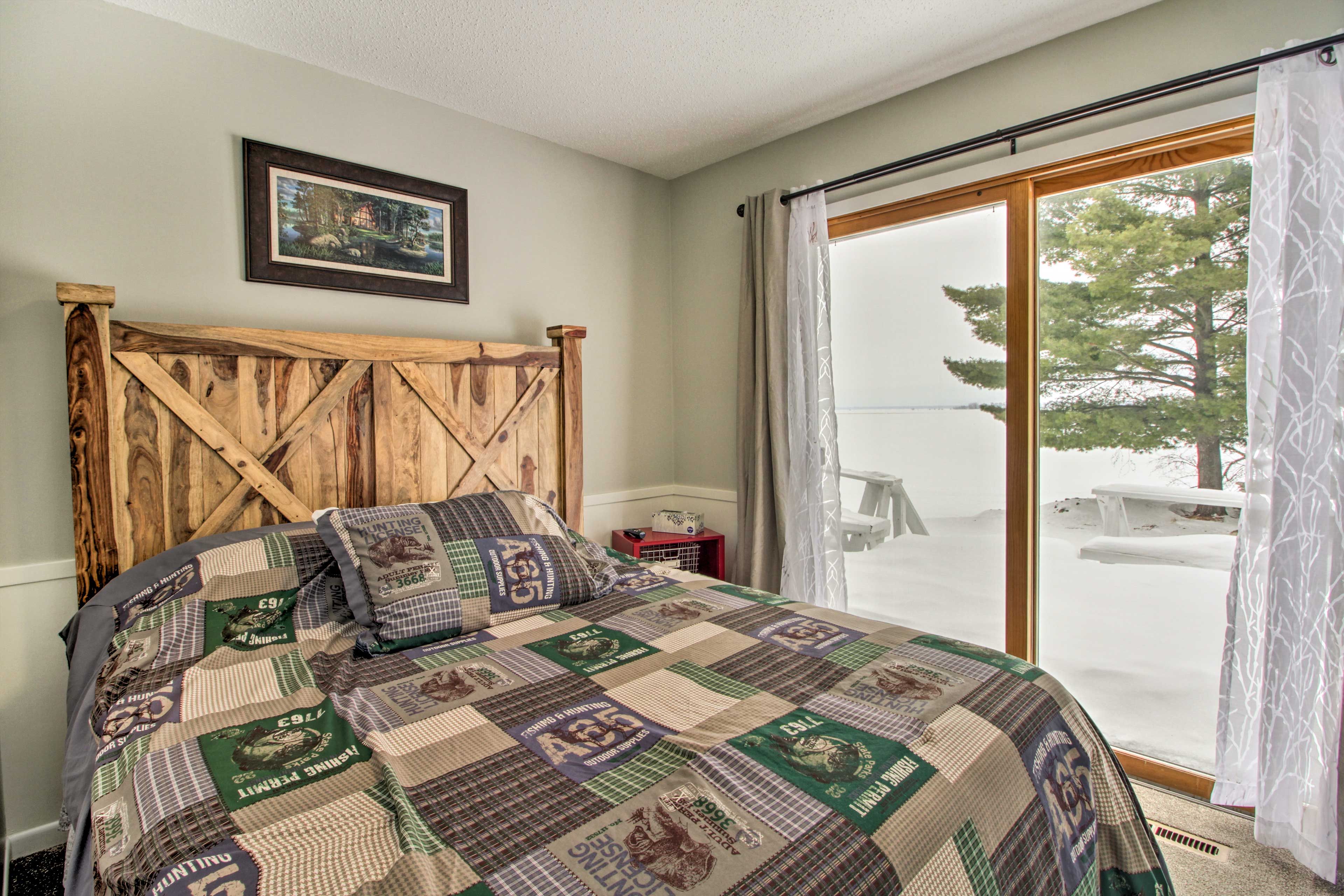 Bedroom 3 | Queen Bed