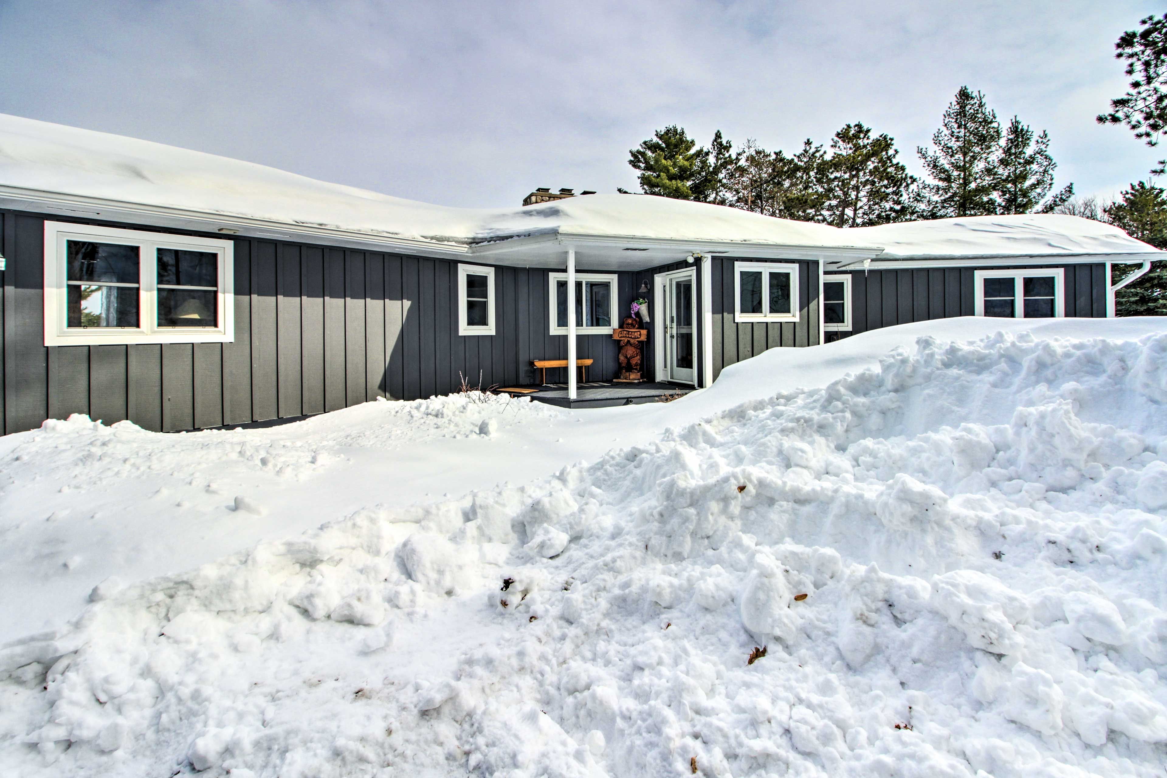 Exterior | Driveway (5 Vehicles) | Trailer Parking Allowed