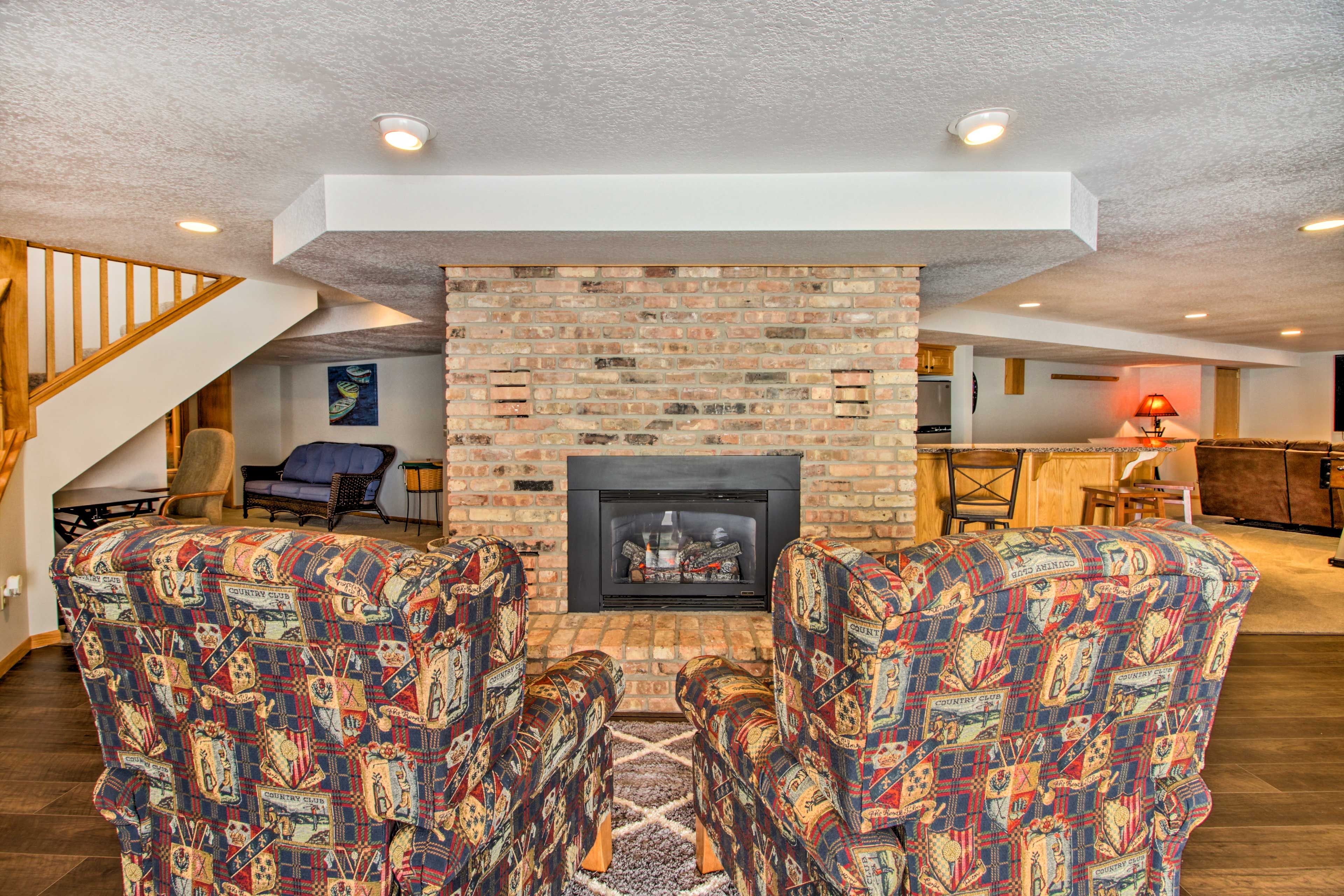 Game Room | Electric Fireplace | Lower Level