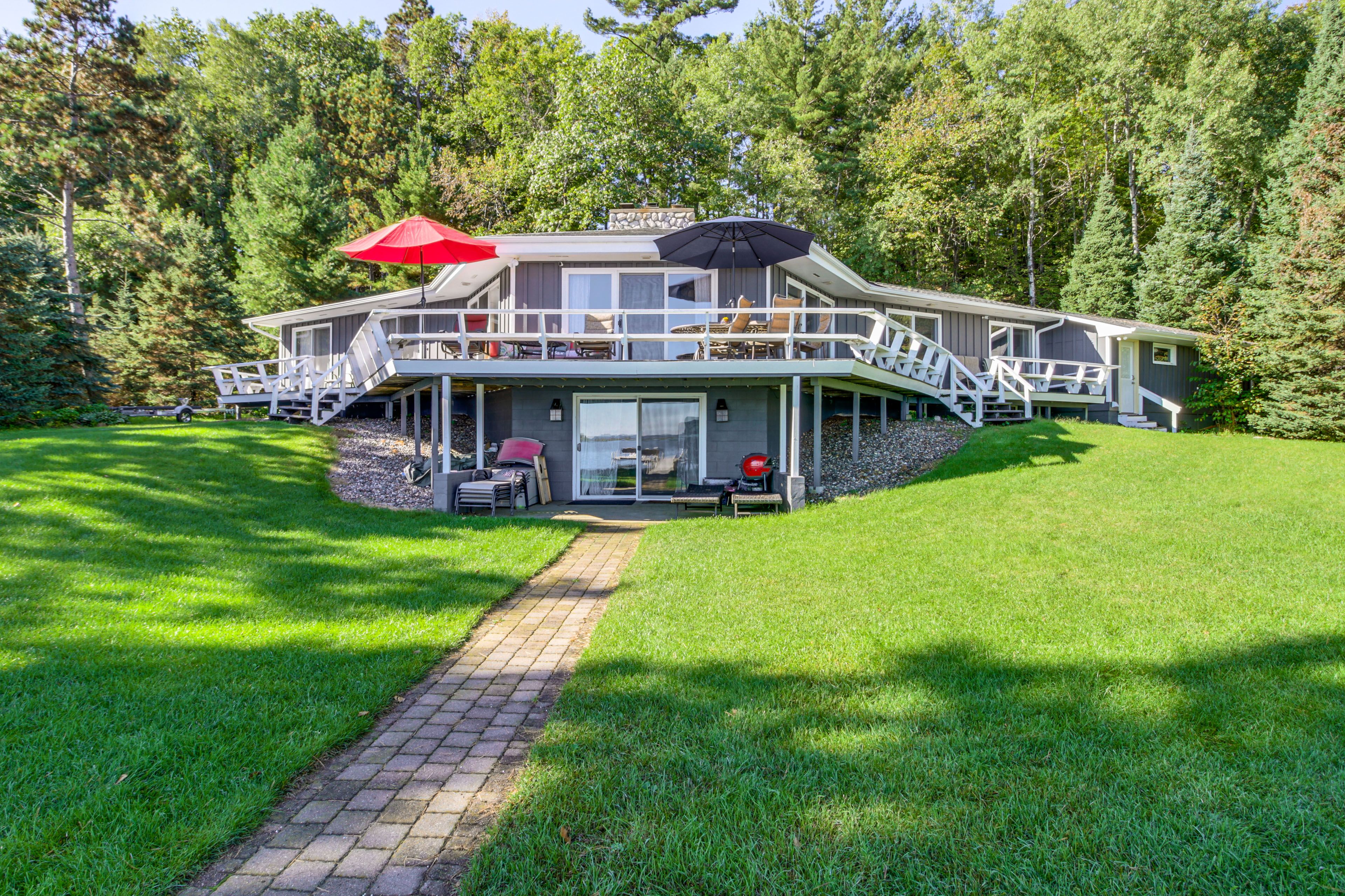 Spacious Yard | Kayaks