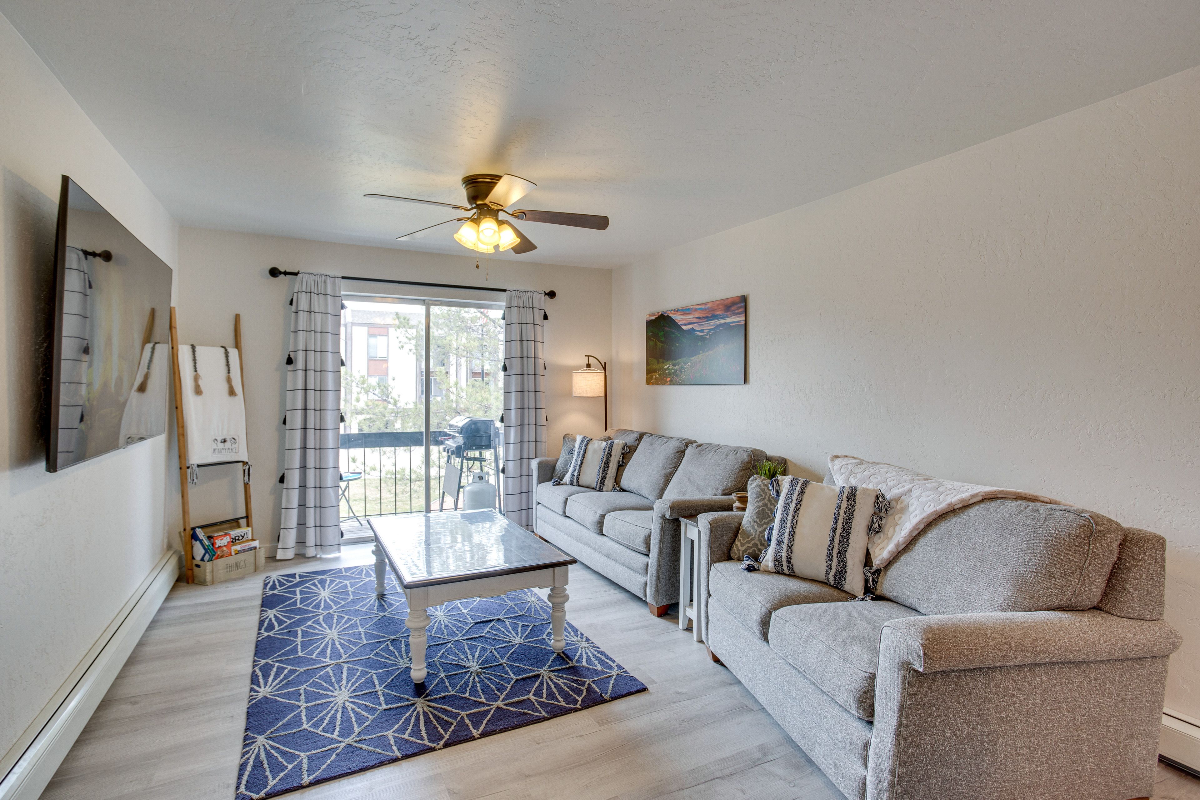 Living Room | Free WiFi | Board Games | Evaporative Cooling System