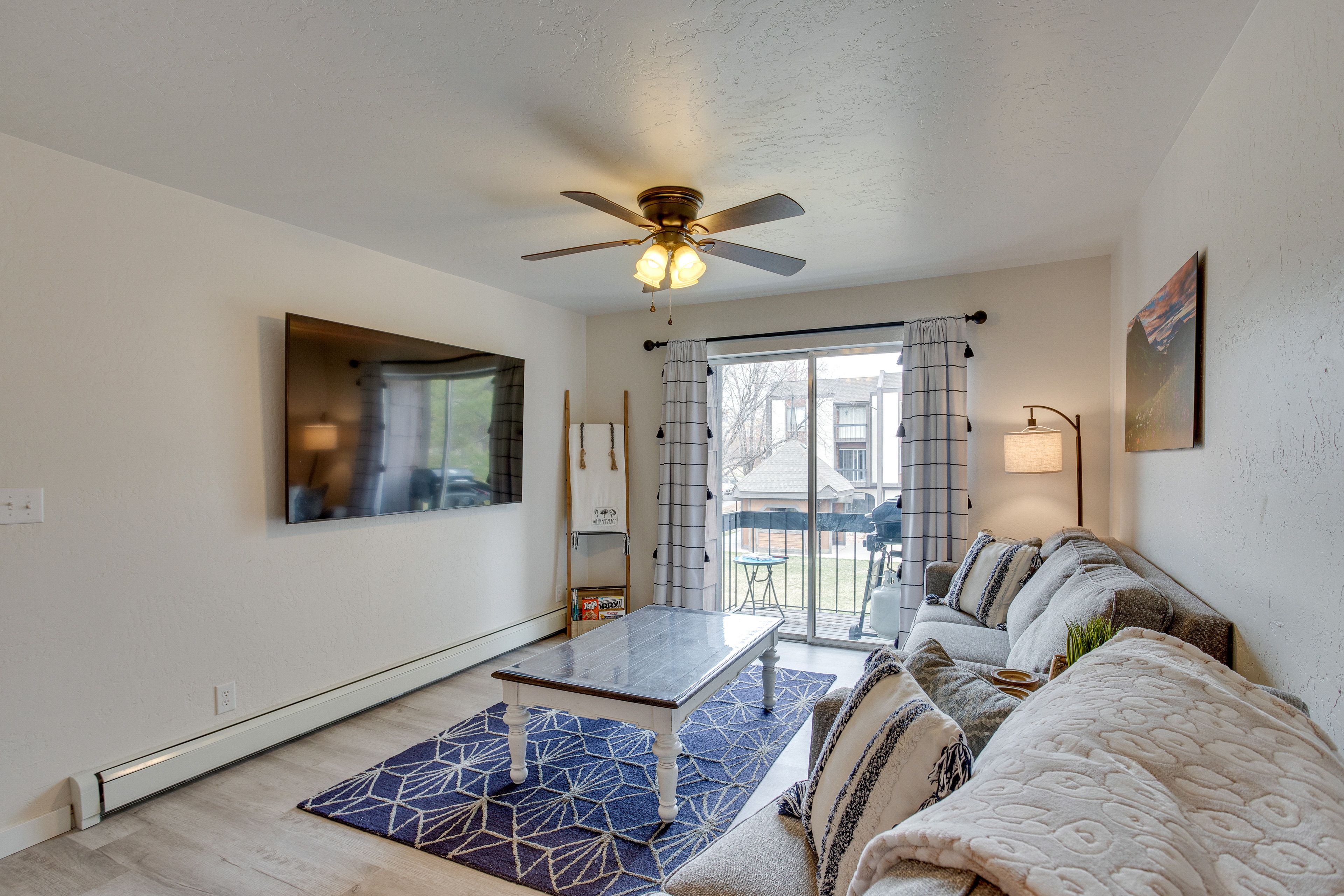 Living Room | Smart TV