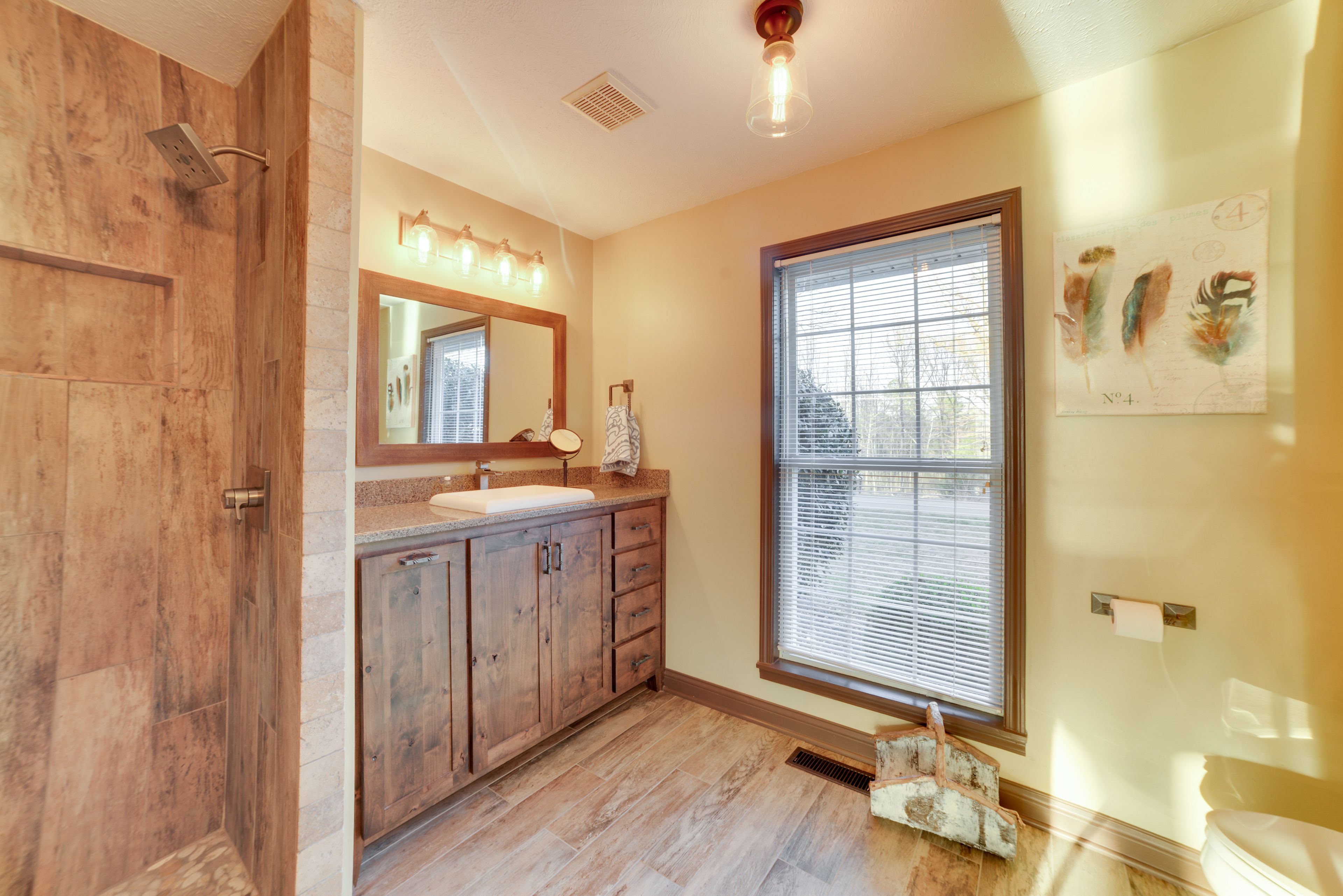 Full Bathroom | Complimentary Toiletries