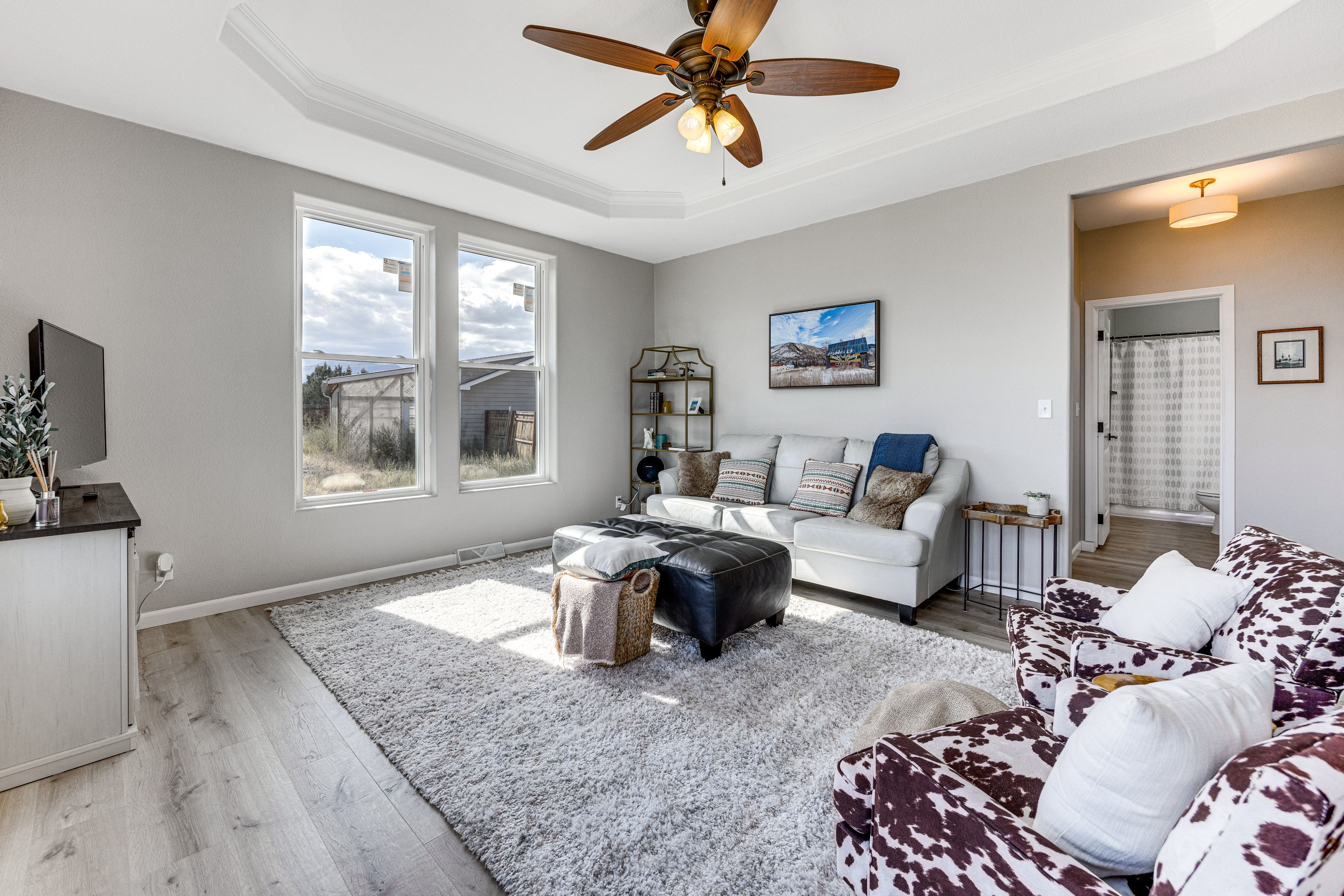 Living Room | Smart TV | Board Games & Books | Free WiFi