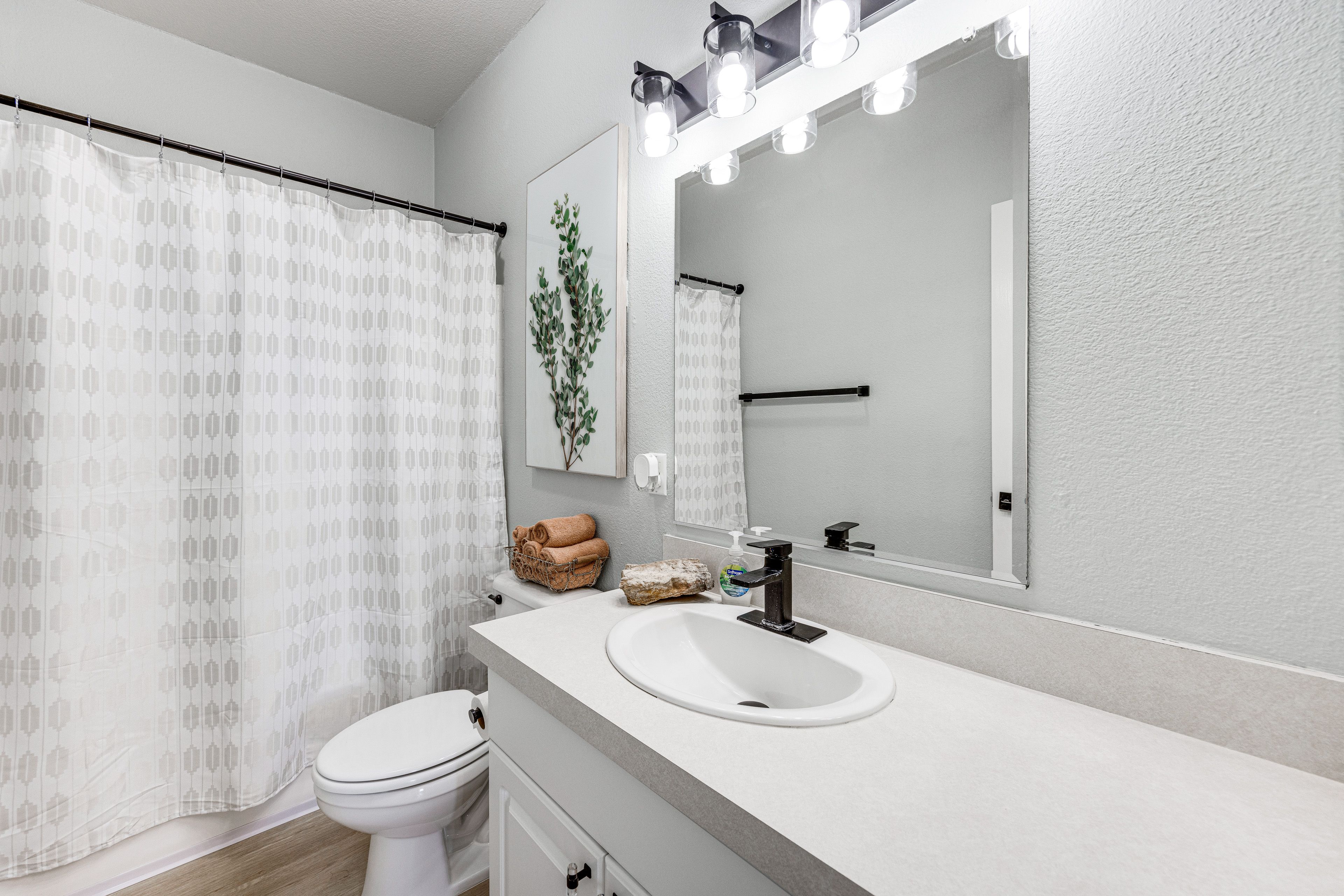 Full Bath | Complimentary Toiletries