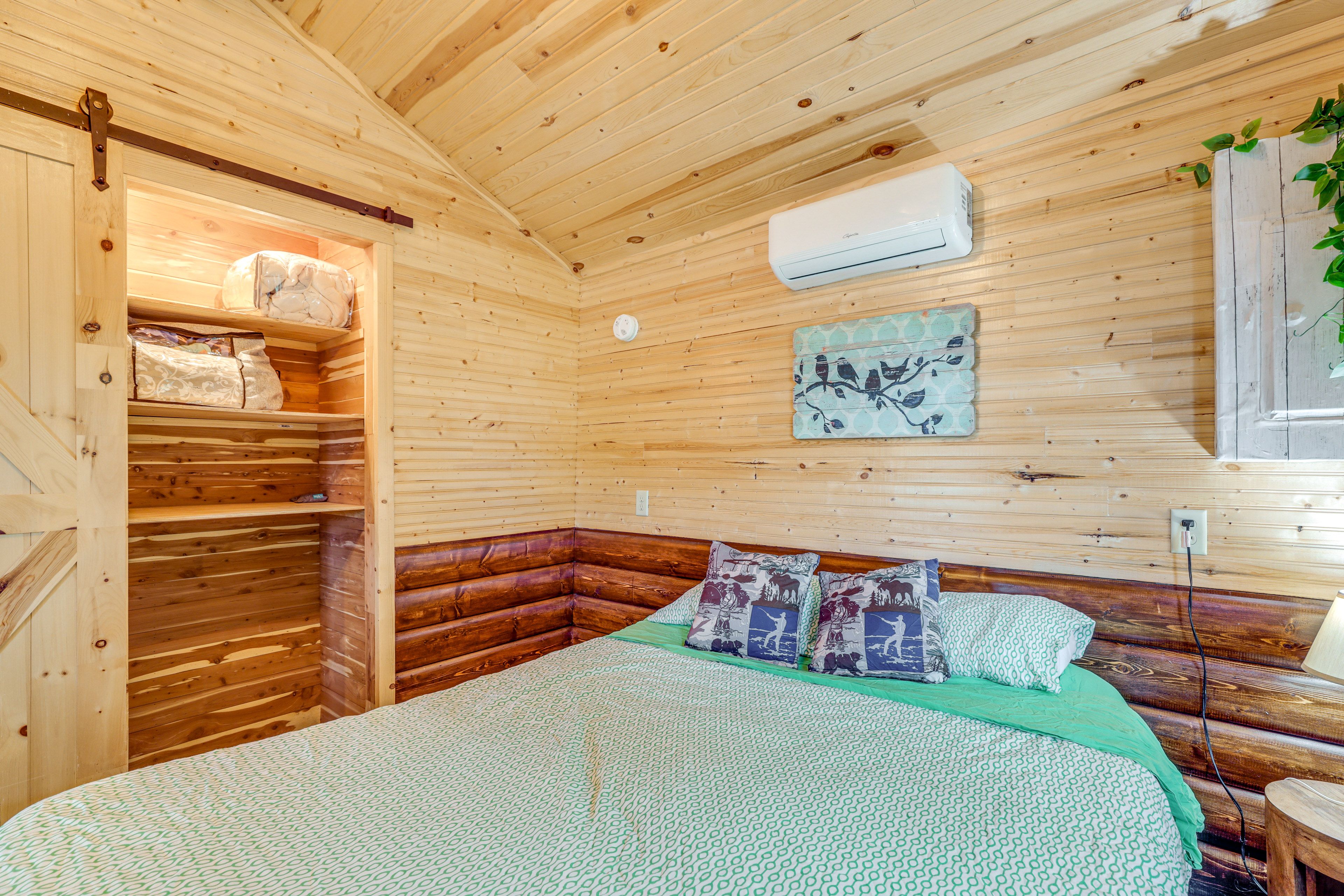 Bedroom 2 | Main Level | Queen Bed