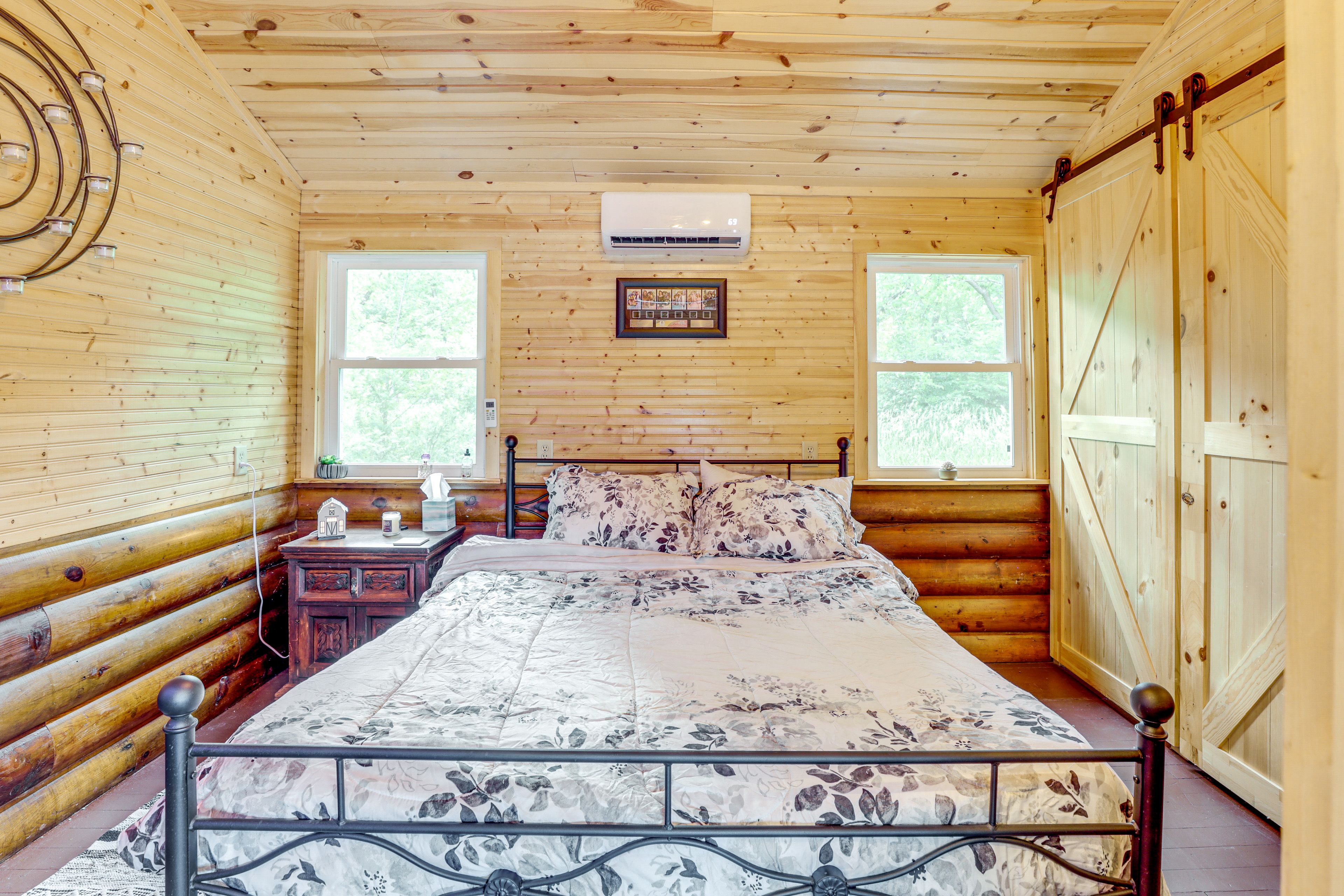 Bedroom 1 | Main Level | Queen Bed | Linens Provided | Smart TV
