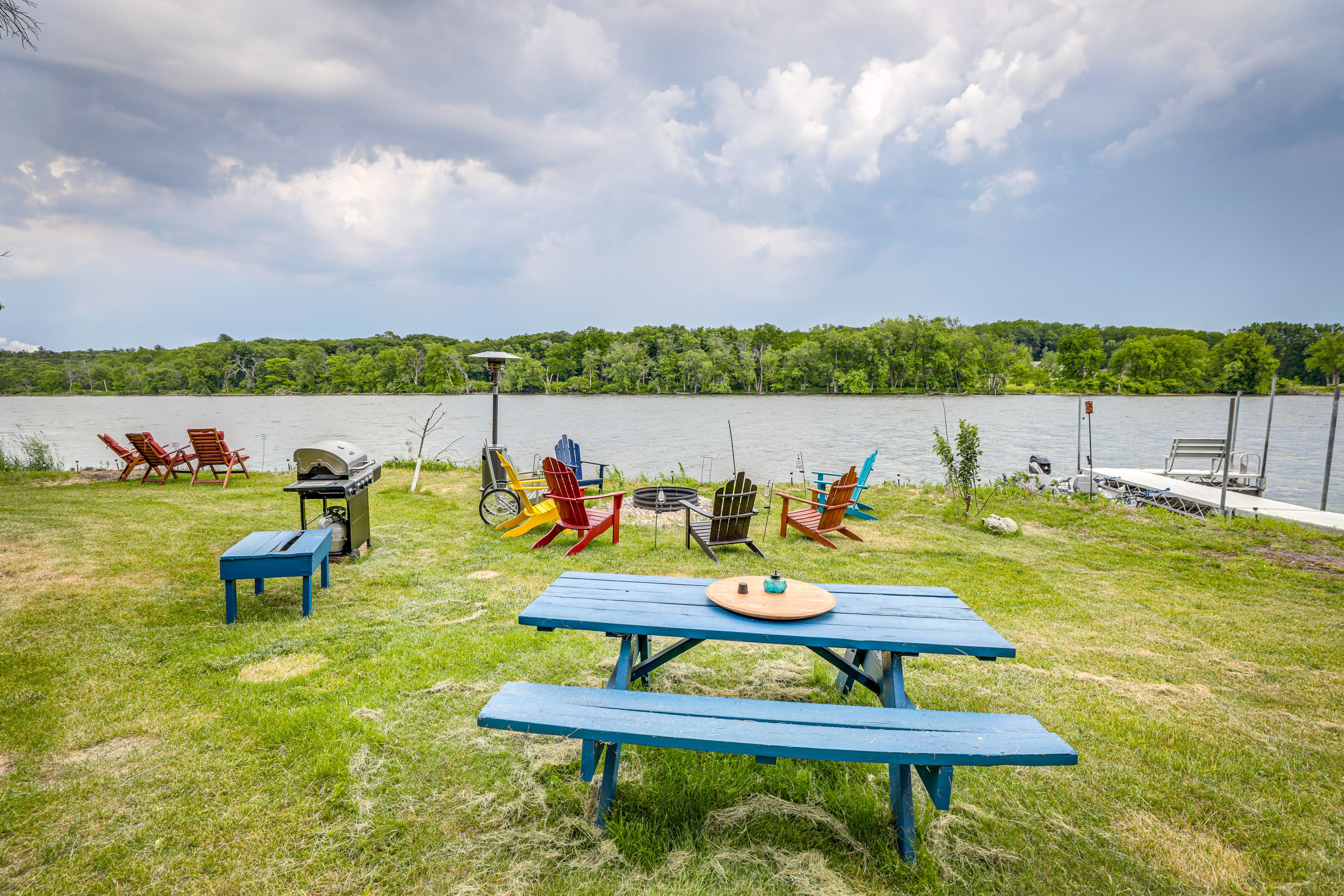 Dining Area | Fire Pit w/ Seating