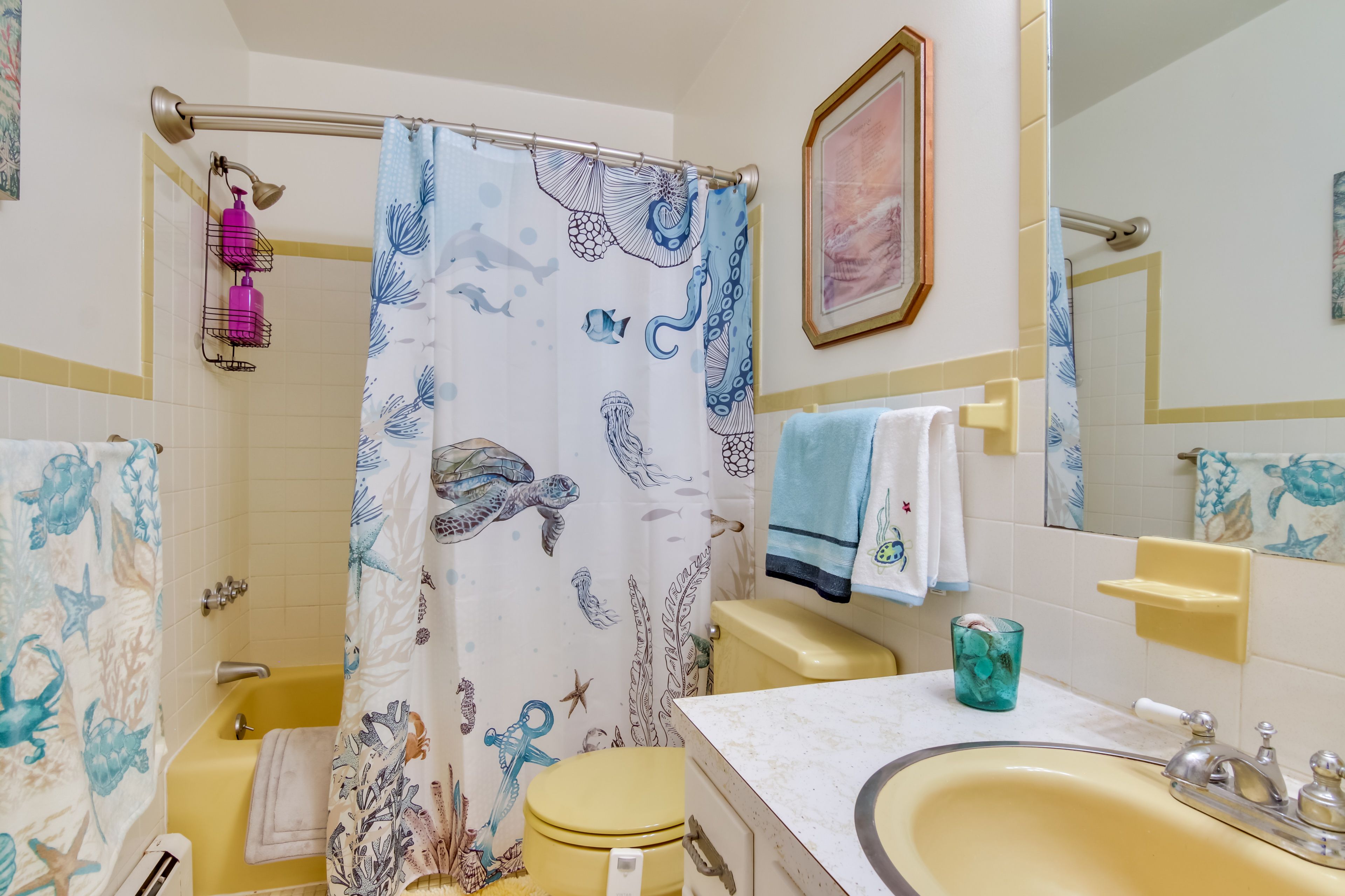 Full Bathroom | Complimentary Toiletries | Hair Dryer