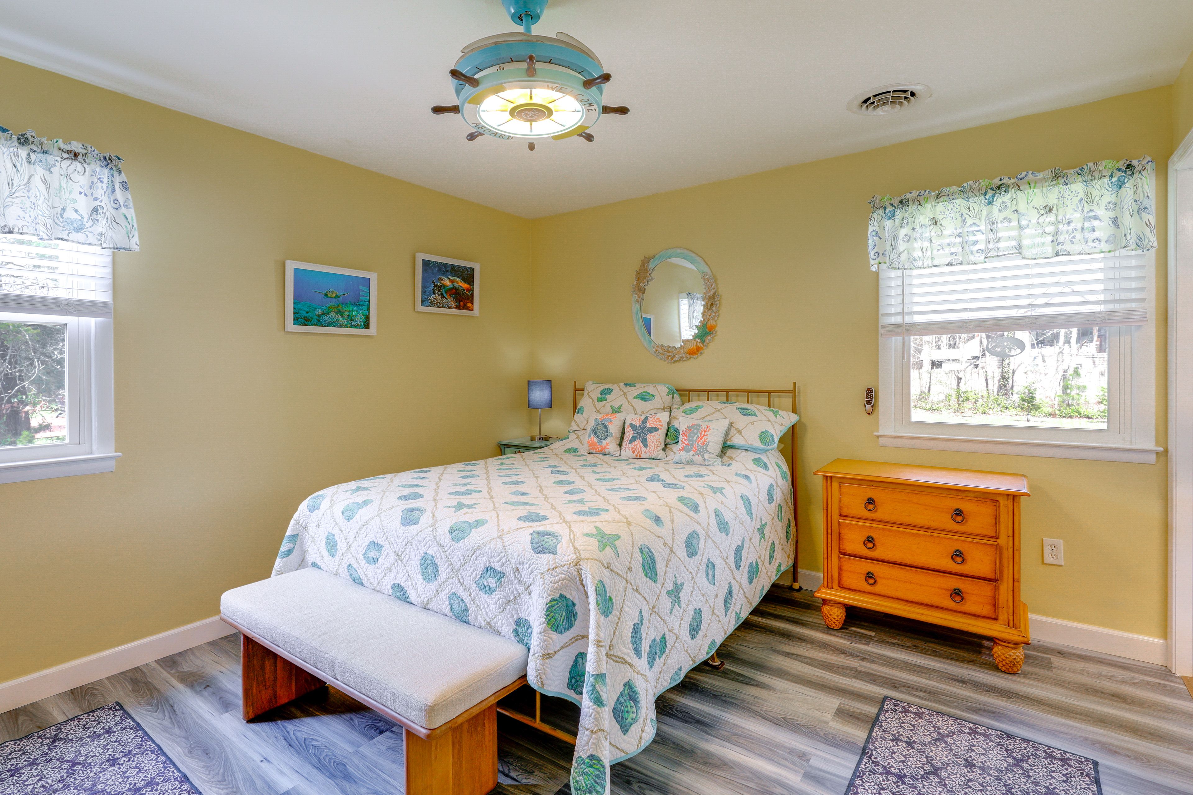 Bedroom 1 | Queen Bed | Linens Provided | En-Suite Bathroom