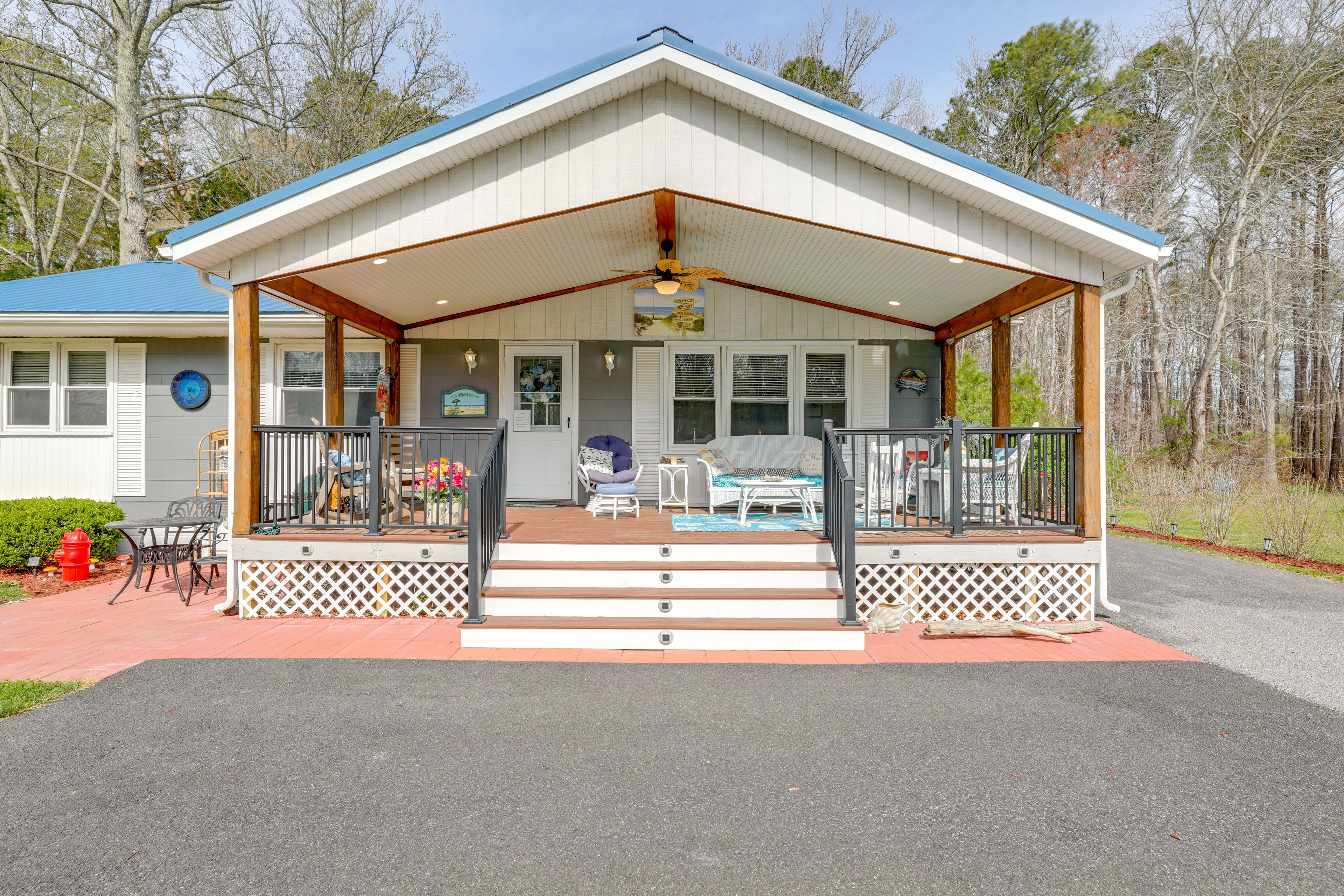 Home Exterior | Parking | Driveway (3 Vehicles)