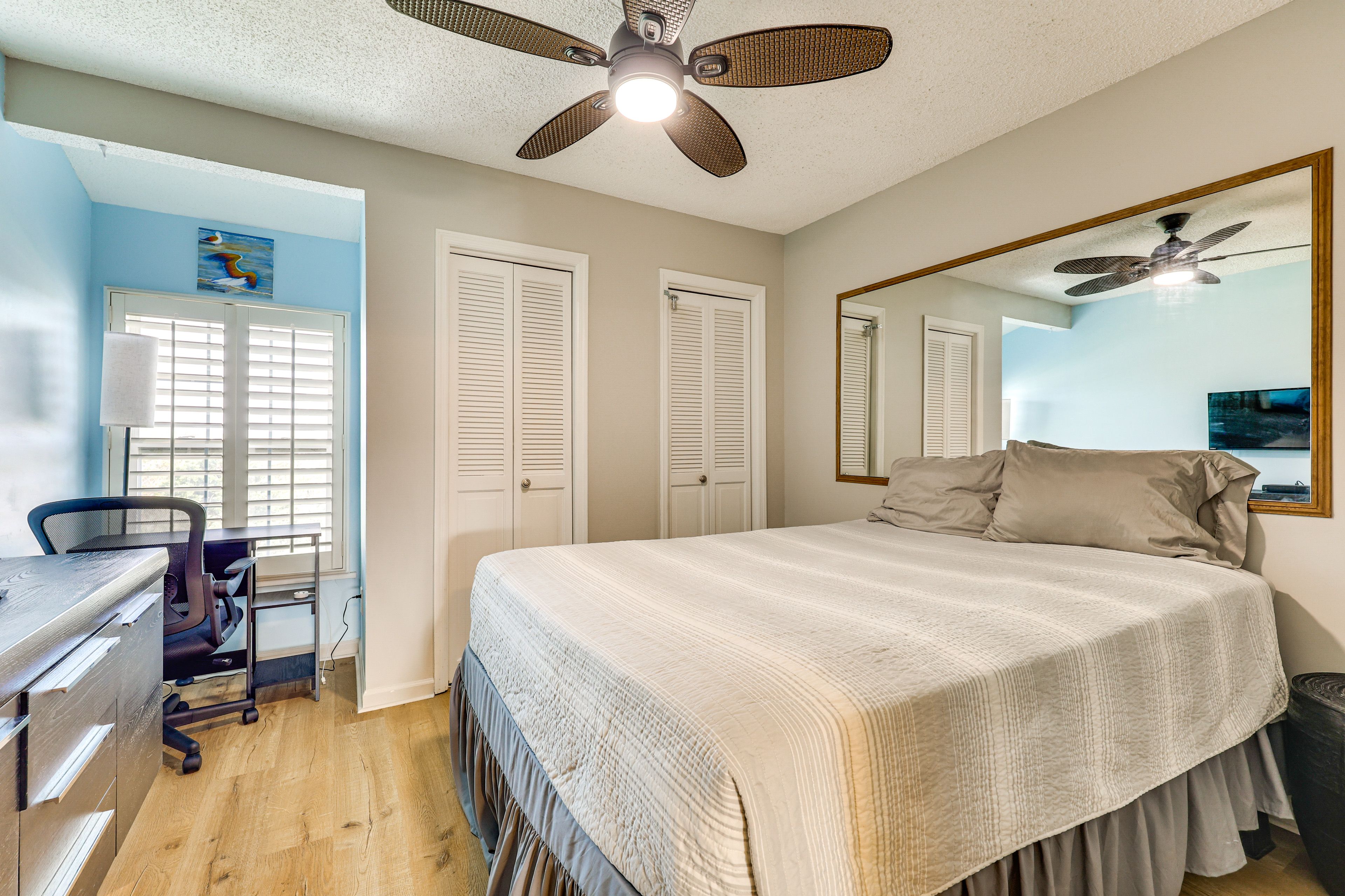 Bedroom 1 | Queen Bed