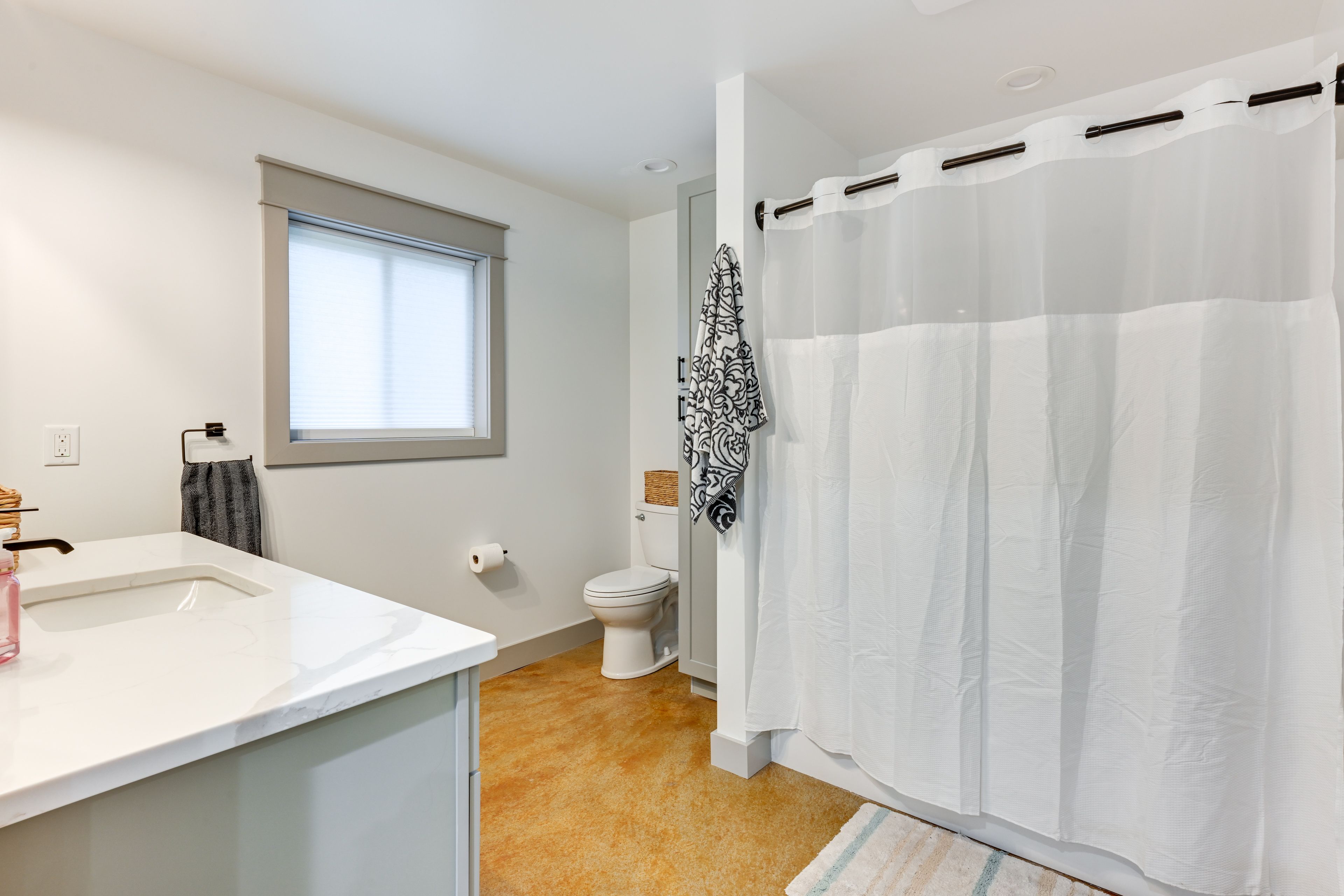 Full Bathroom