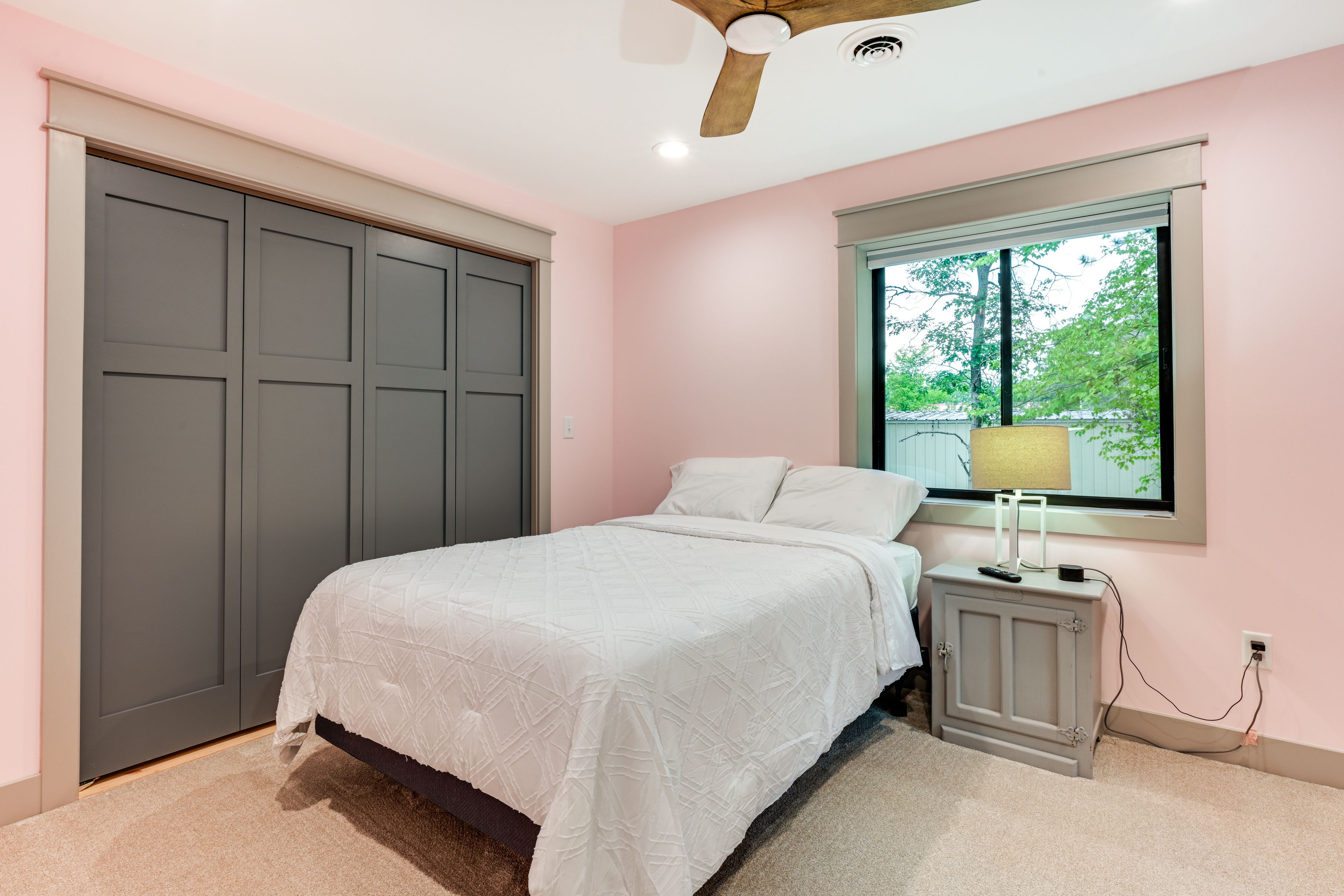 Bedroom 1 | 2nd Floor | Queen Bed | Linens Provided | Smart TV w/ Cable