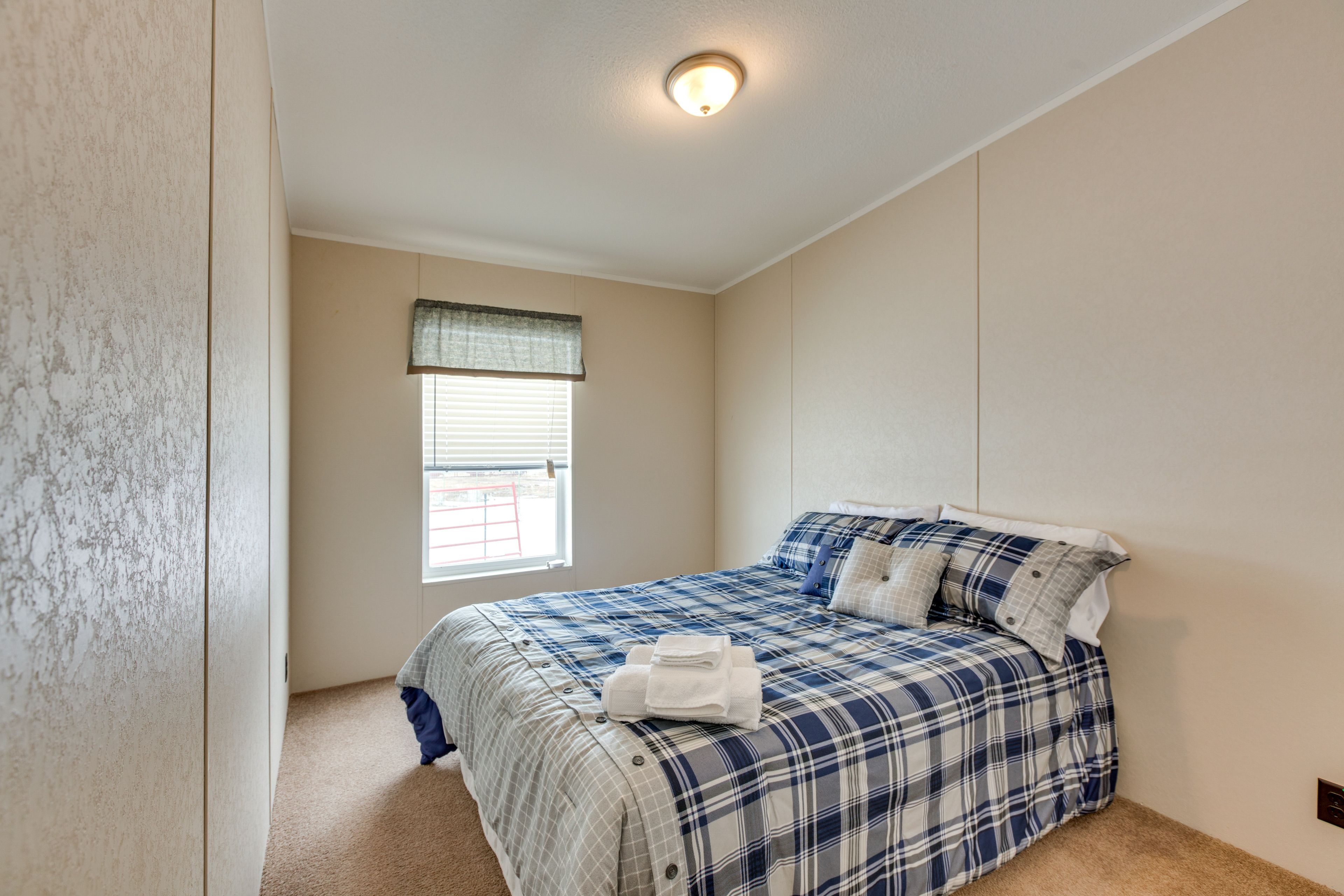 Bedroom 4 | Queen Bed