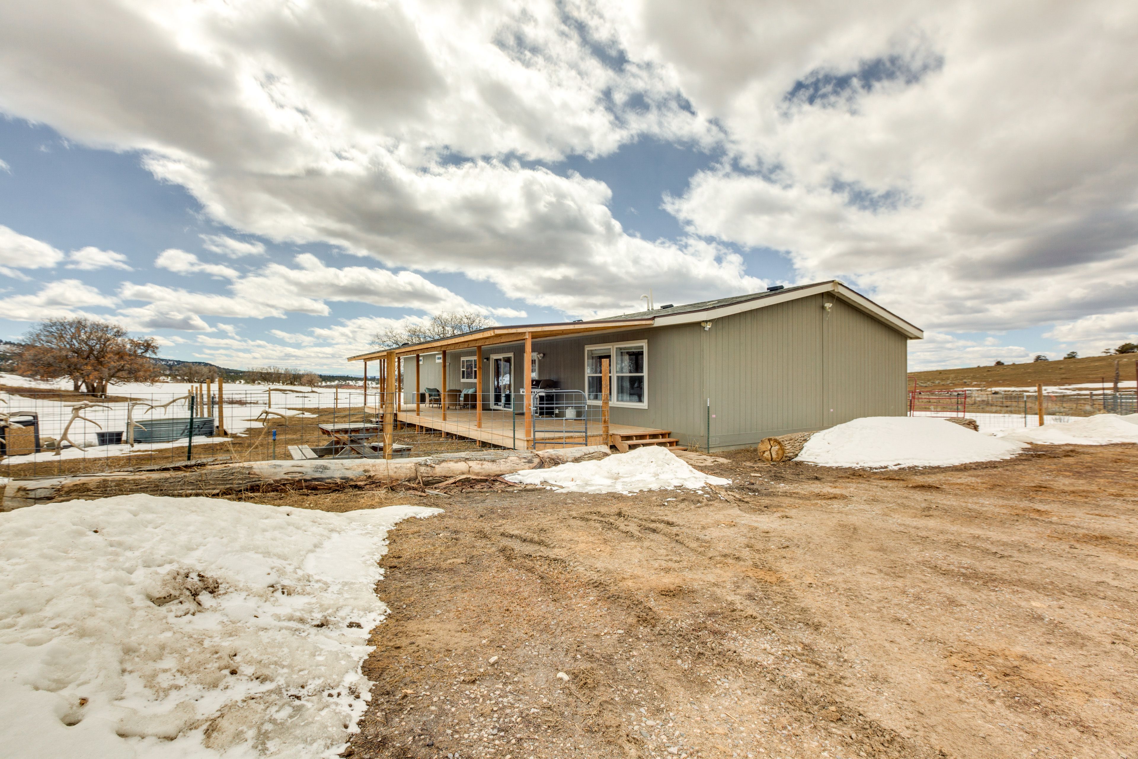 Parking | Driveway (4 Vehicles) | RV/Trailer Parking