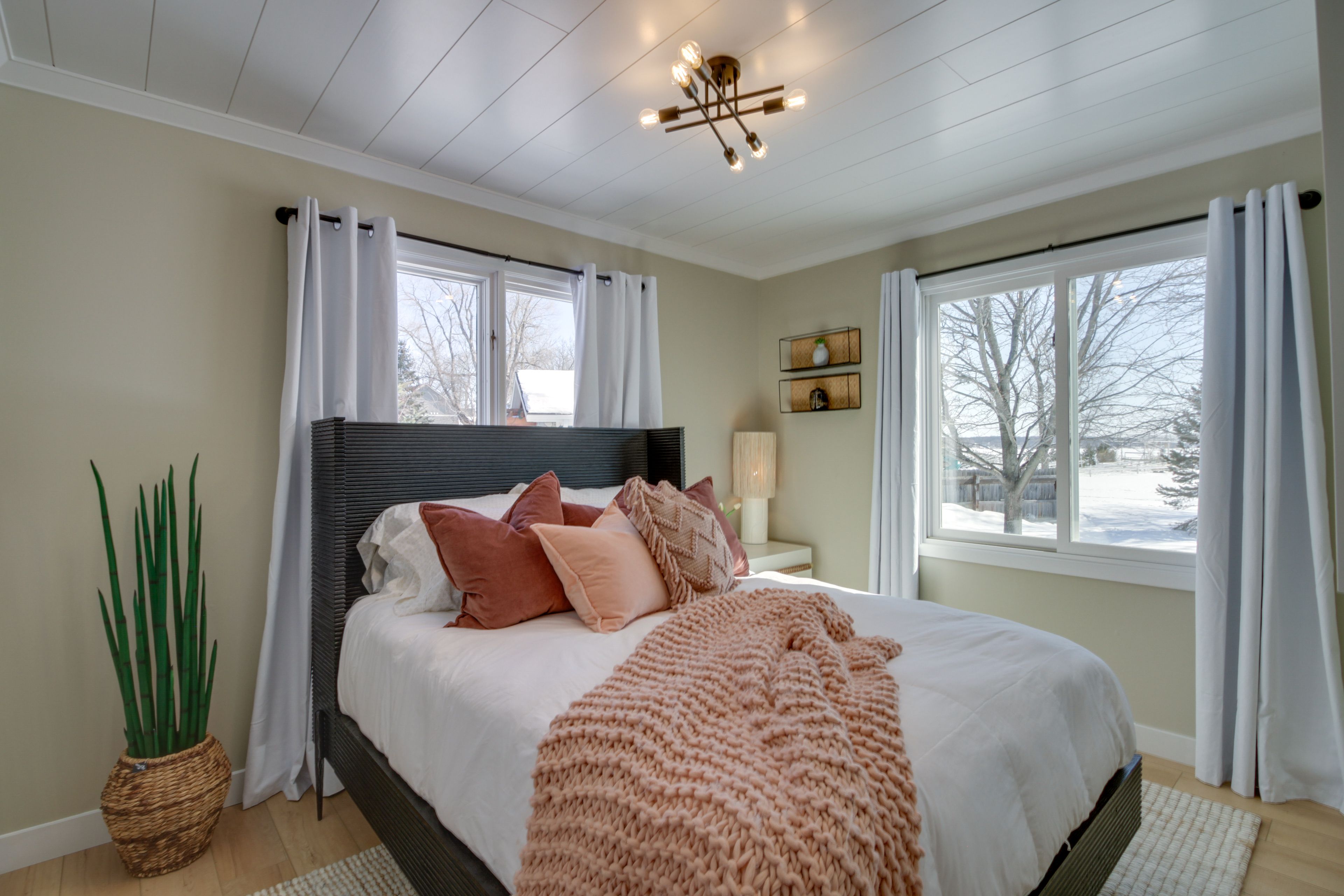 Bedroom 2 | Queen Bed | Hangers