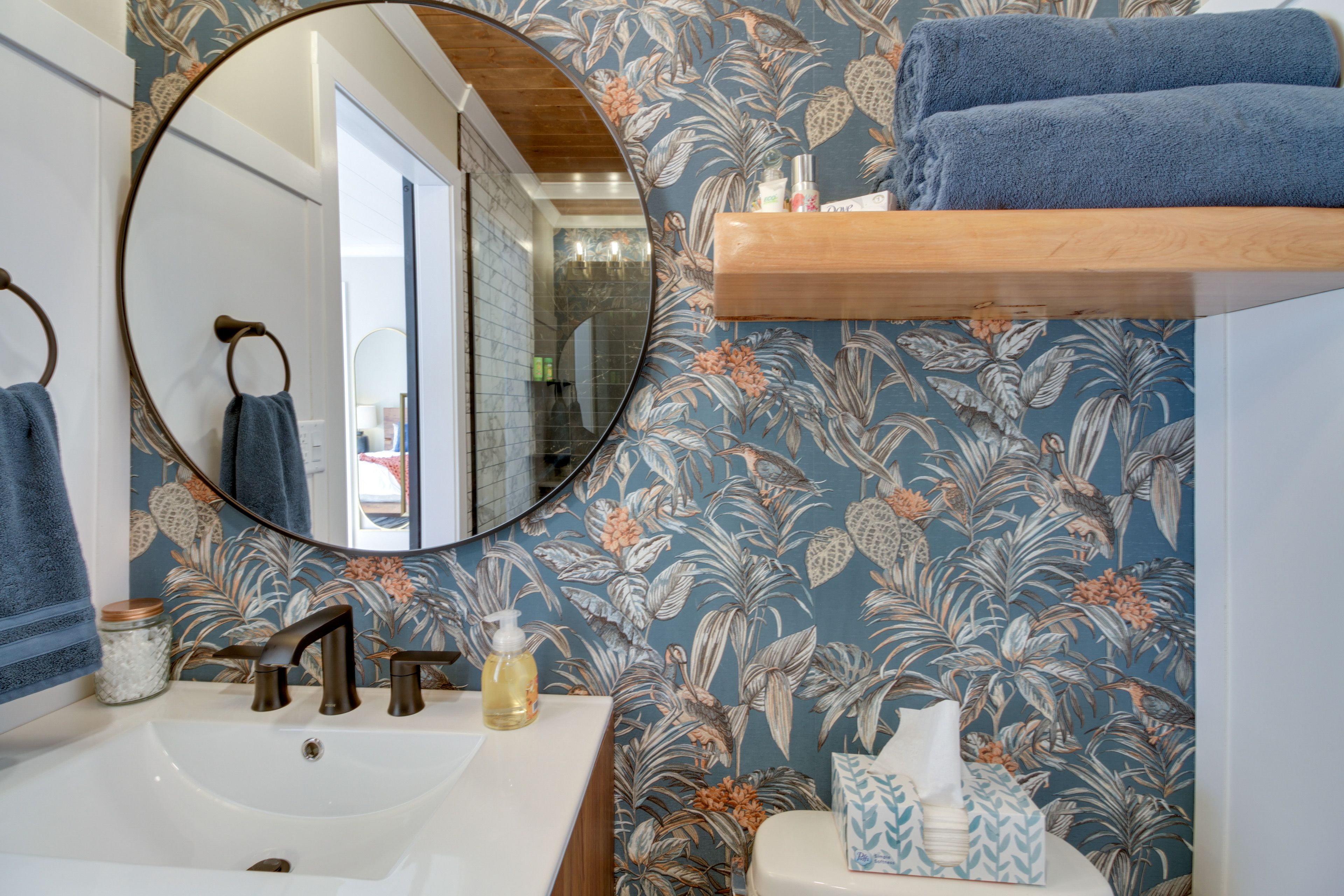 Full Bathroom | Complimentary Toiletries